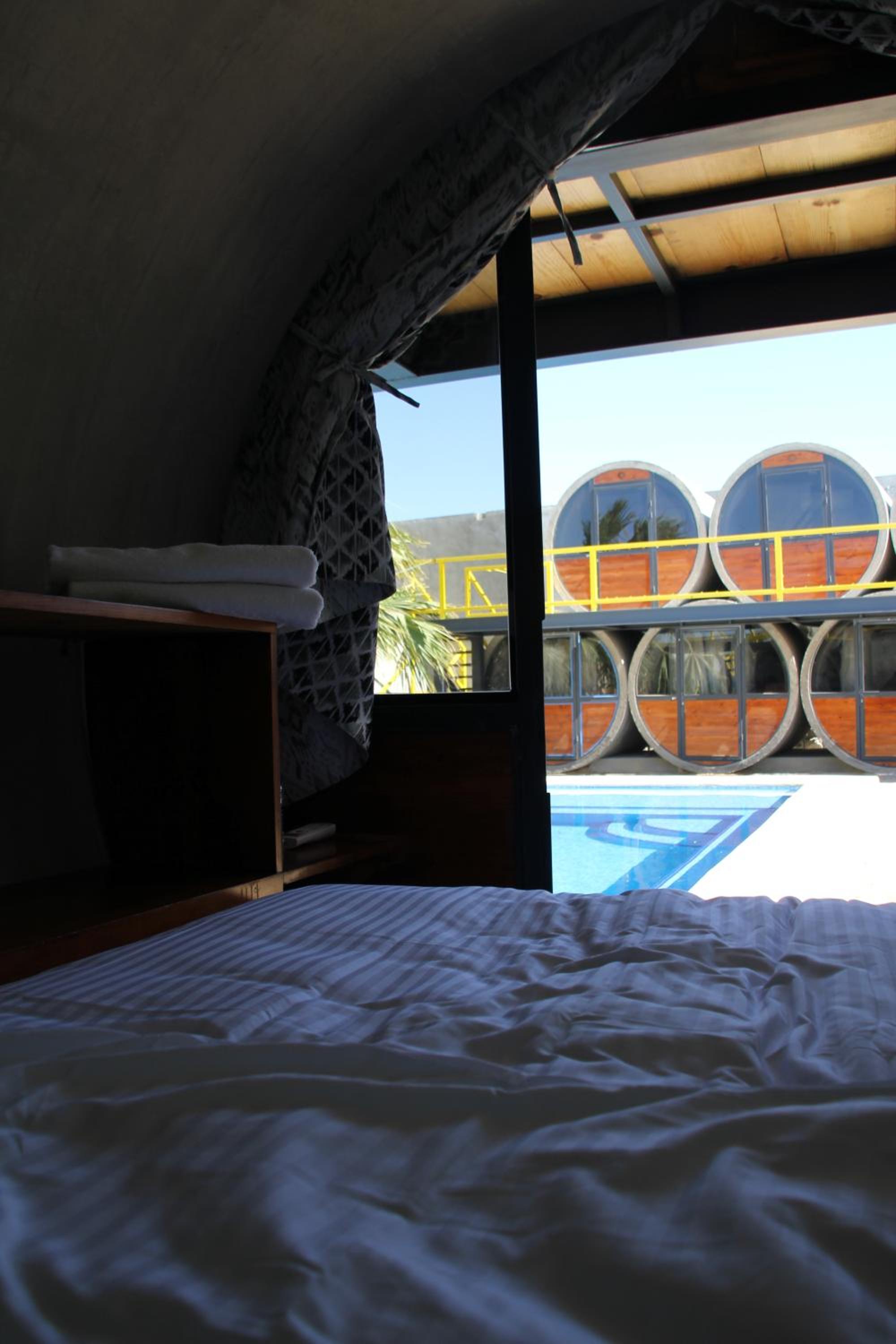 Queen Room with Pool View - Photo 9