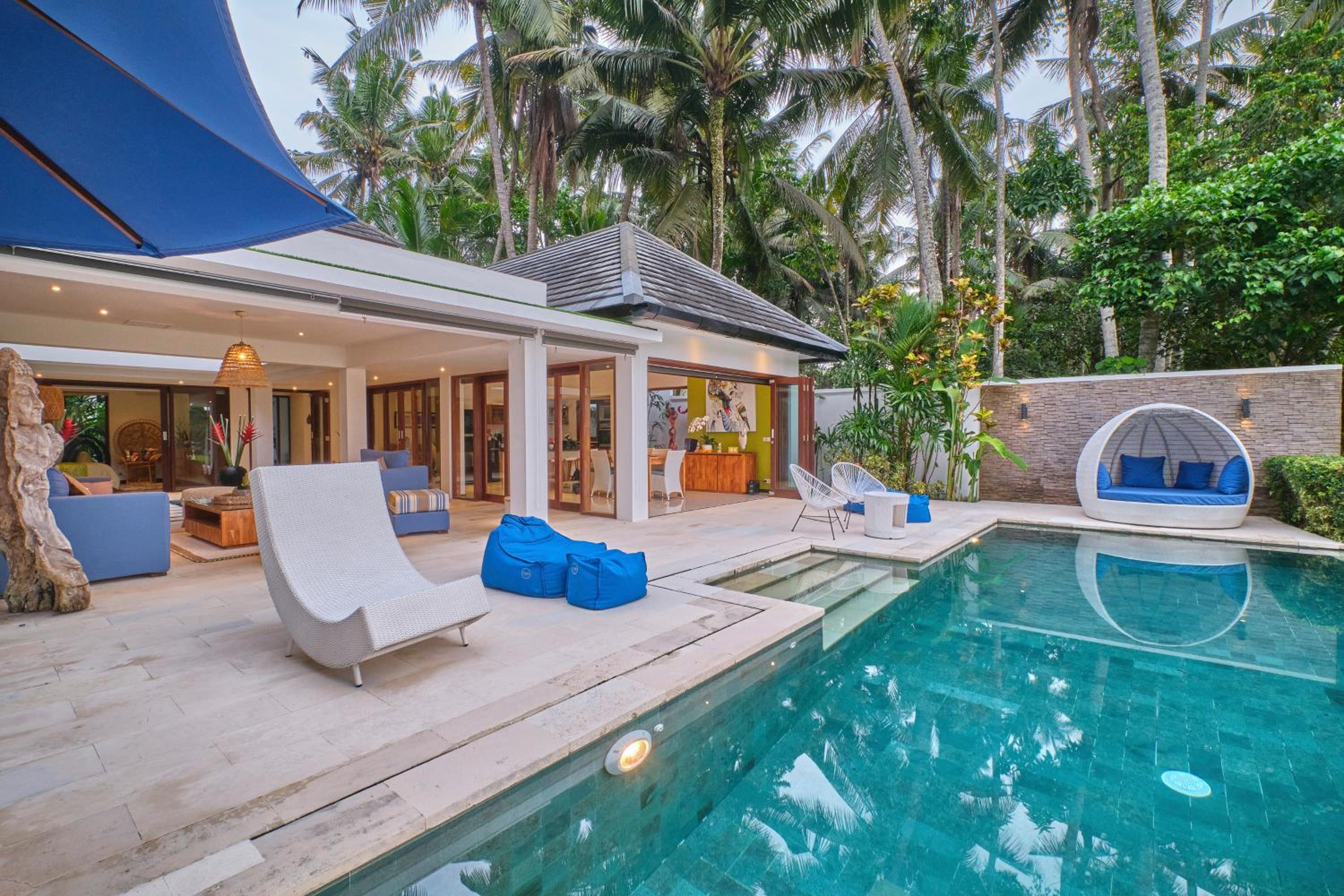 Luxury Villa with Private Pool - Photo 24