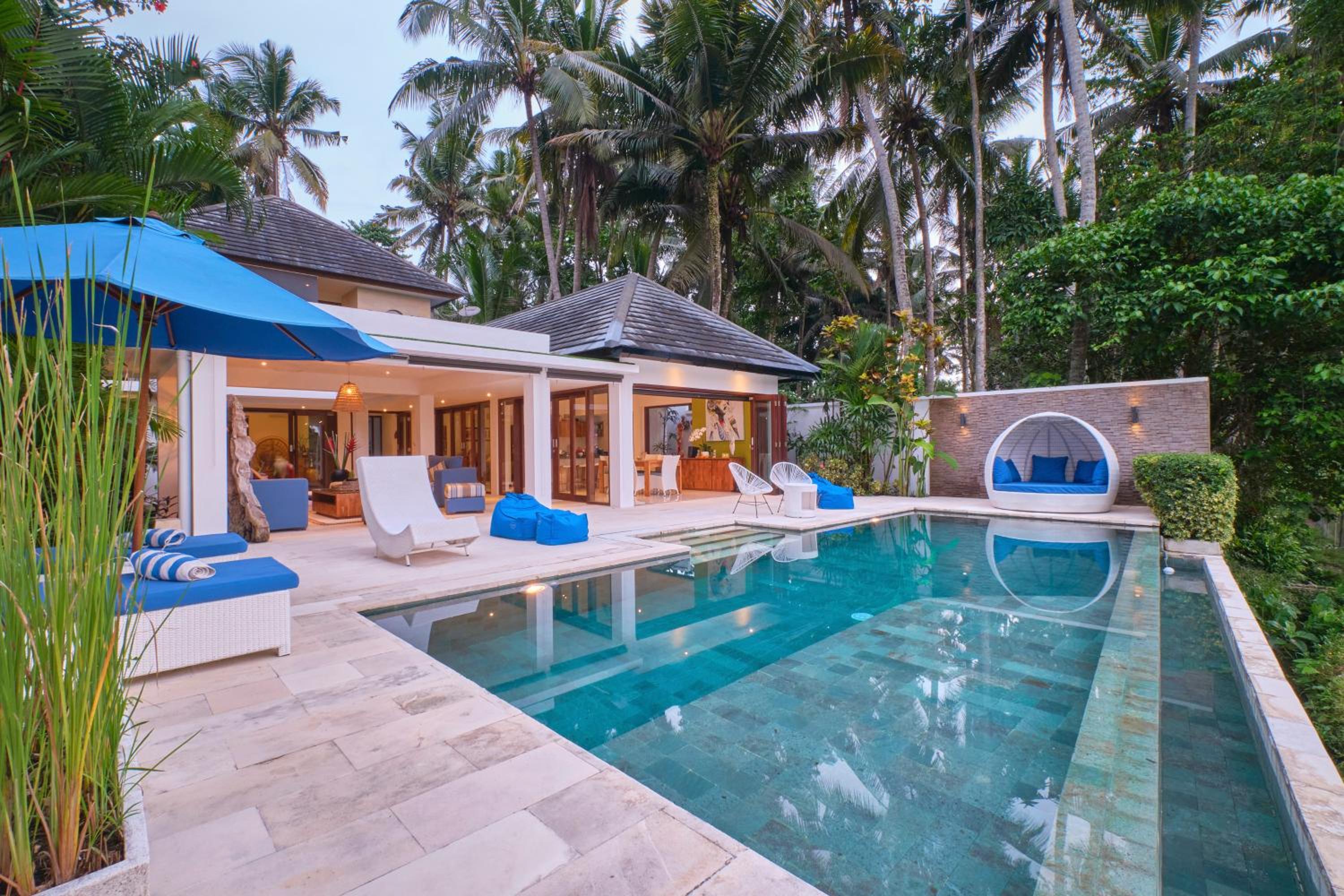 Luxury Villa with Private Pool - Photo 20