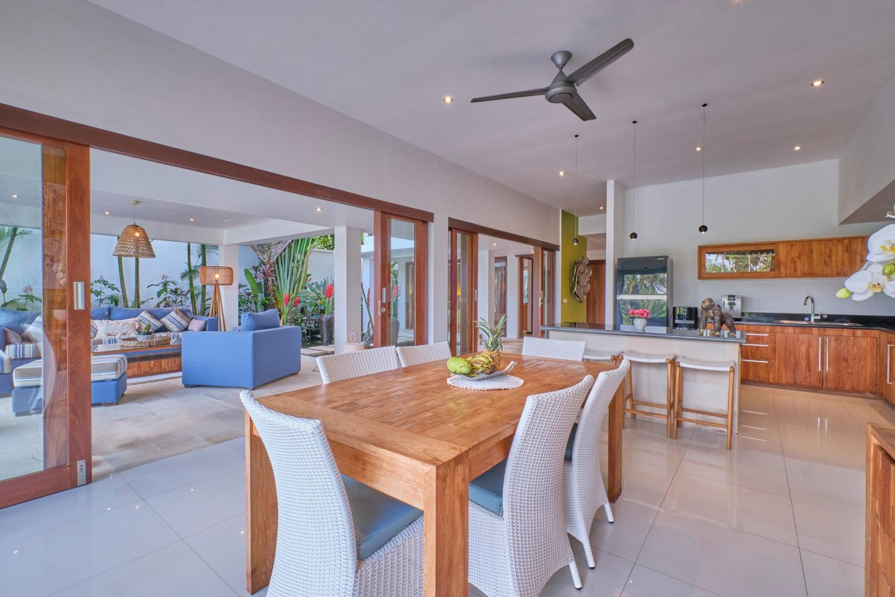 Luxury Villa with Private Pool - Photo 13