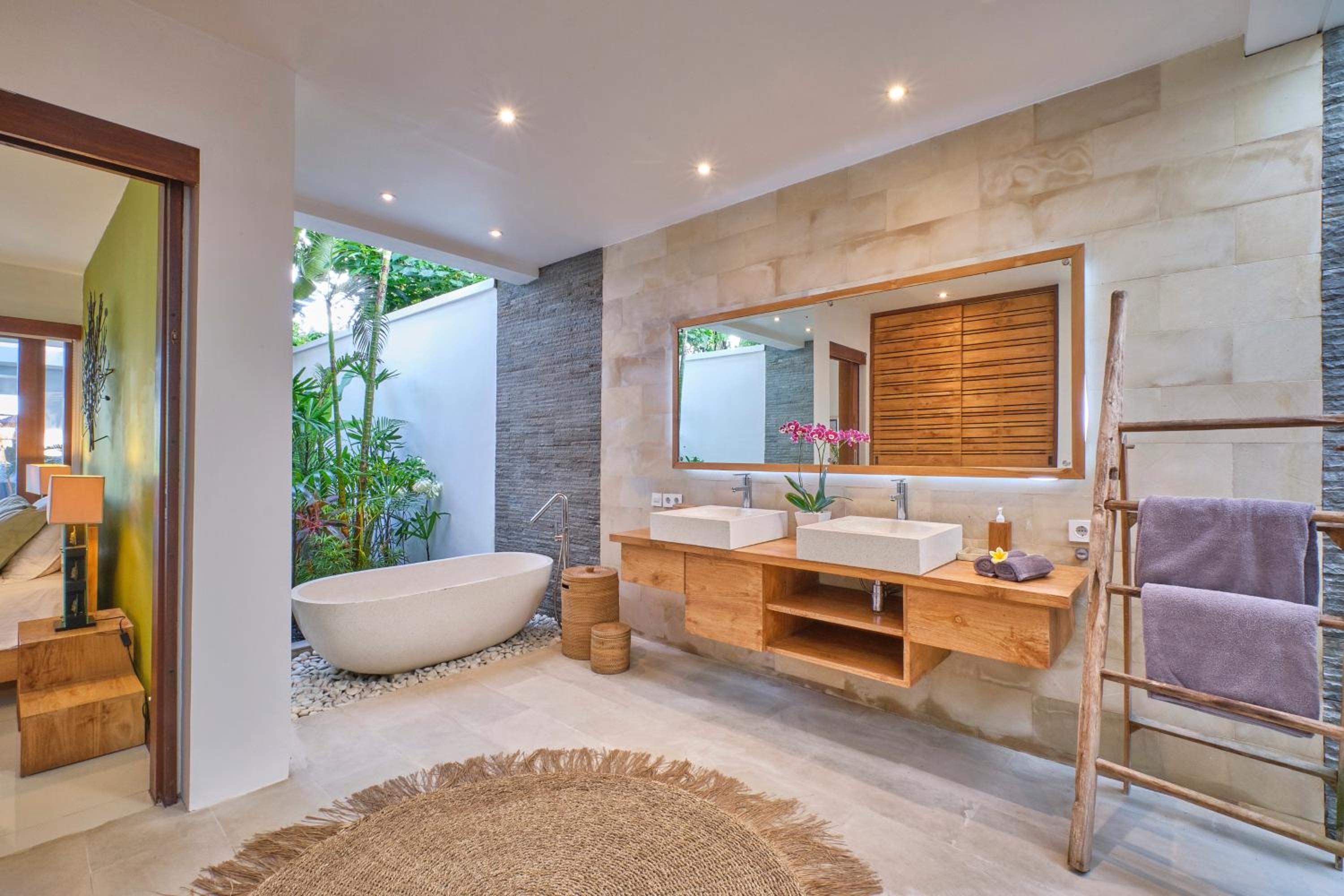 Luxury Villa with Private Pool - Photo 10