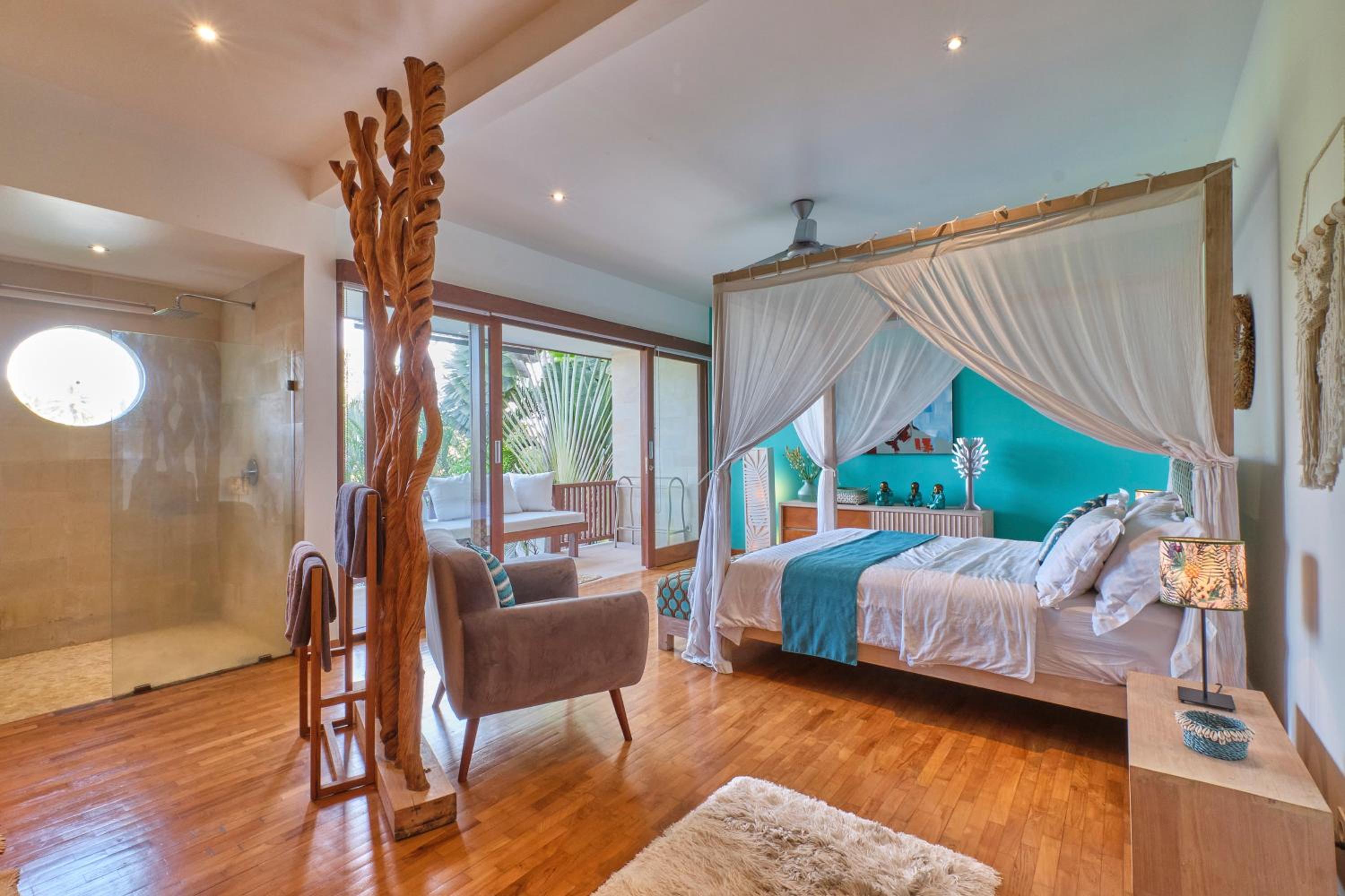 Luxury Villa with Private Pool - Photo 7