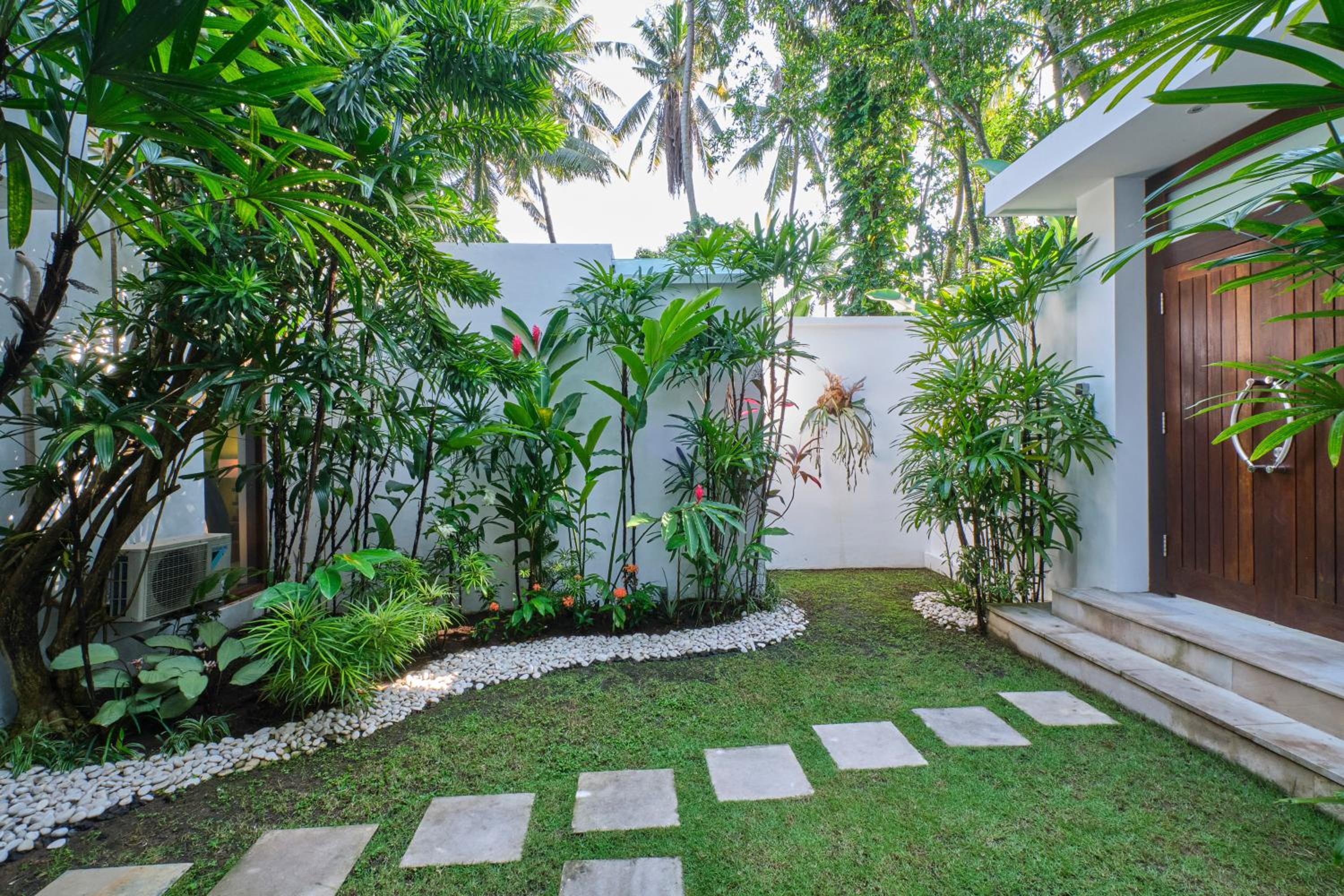 Luxury Villa with Private Pool - Photo 47