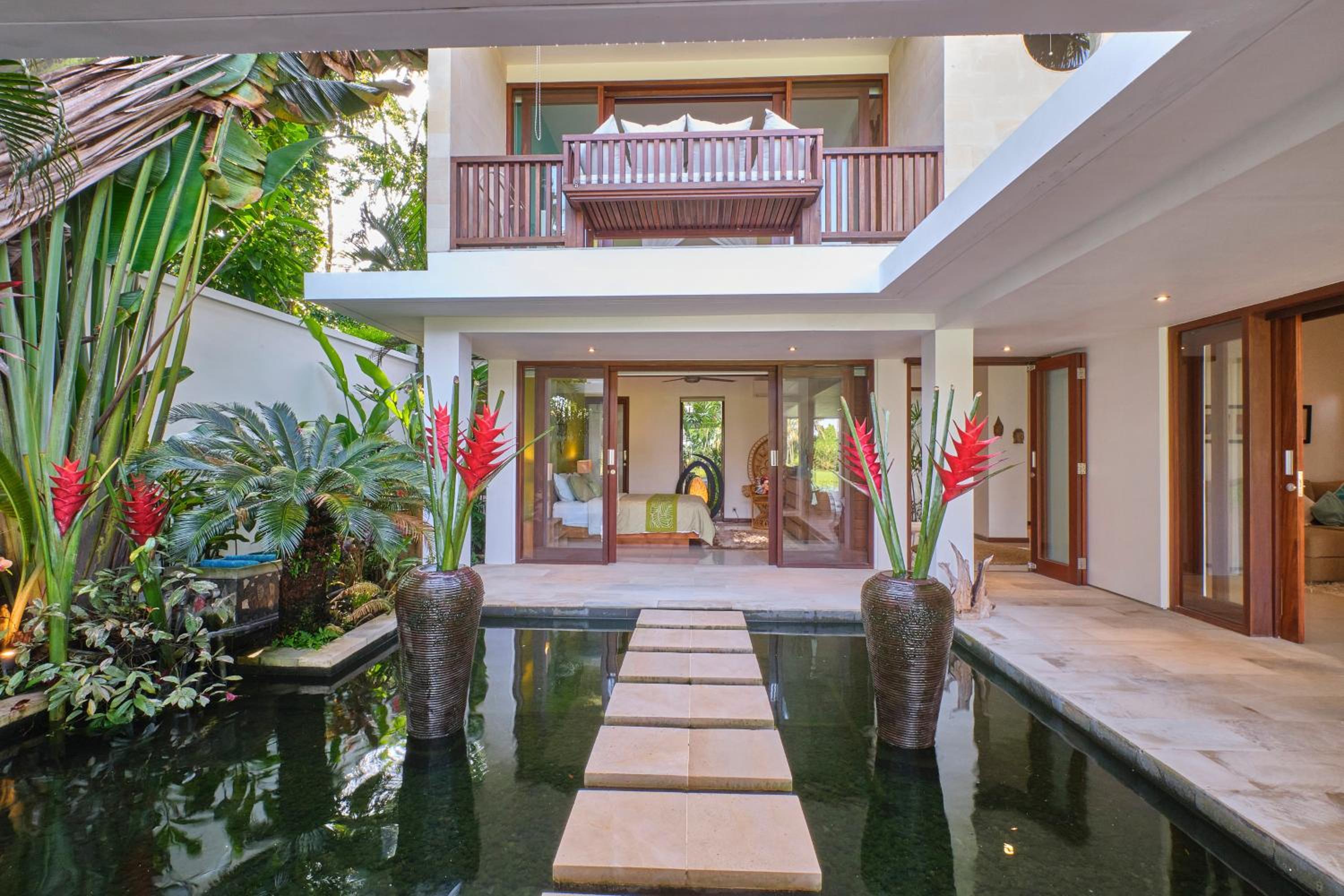 Luxury Villa with Private Pool - Photo 48