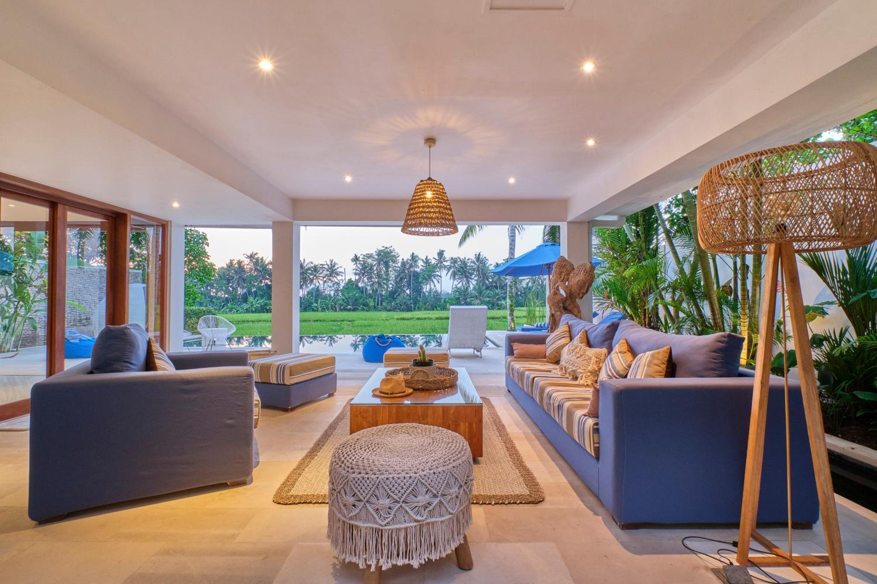 Luxury Villa with Private Pool - Photo 51