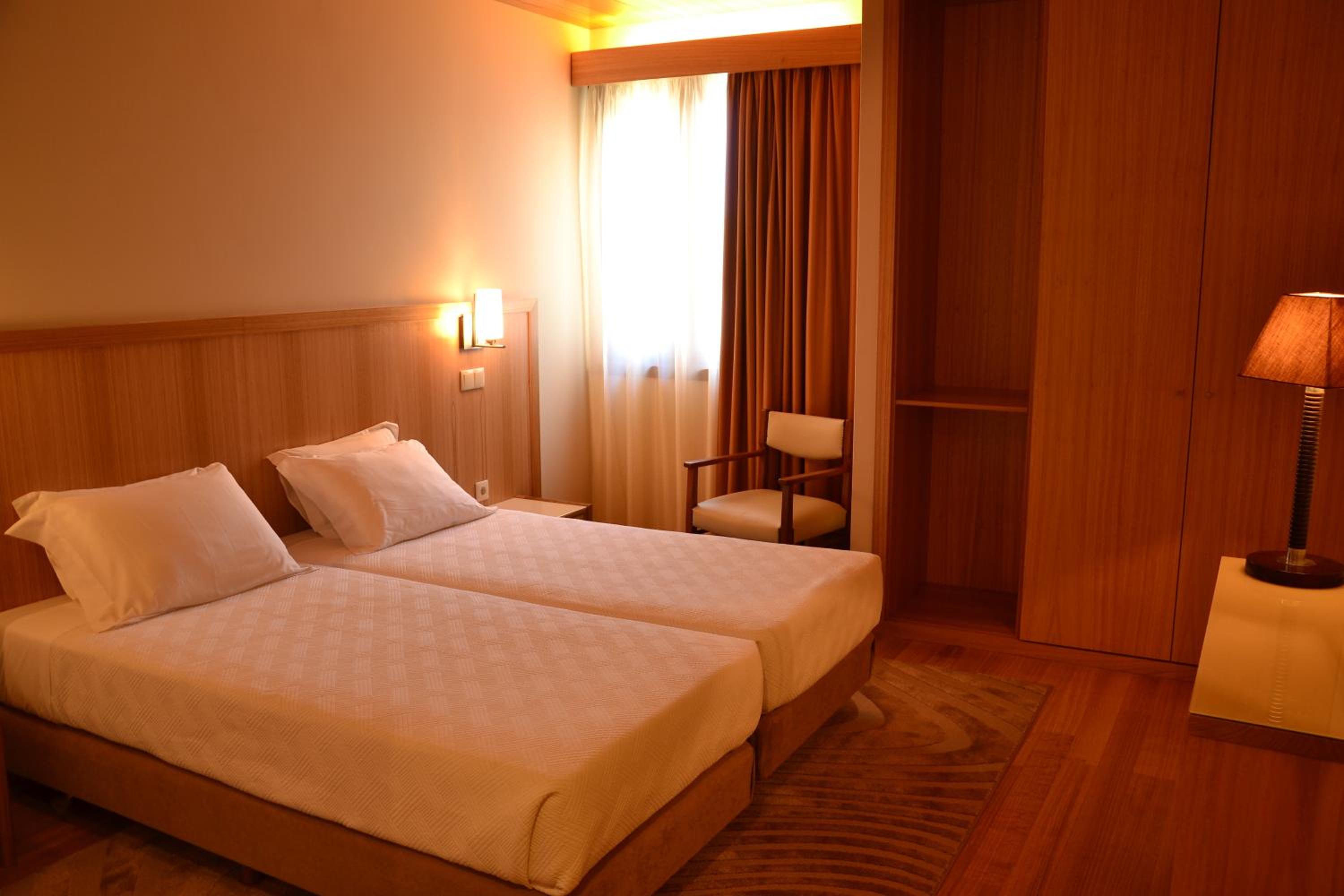 Twin Room - Photo 2