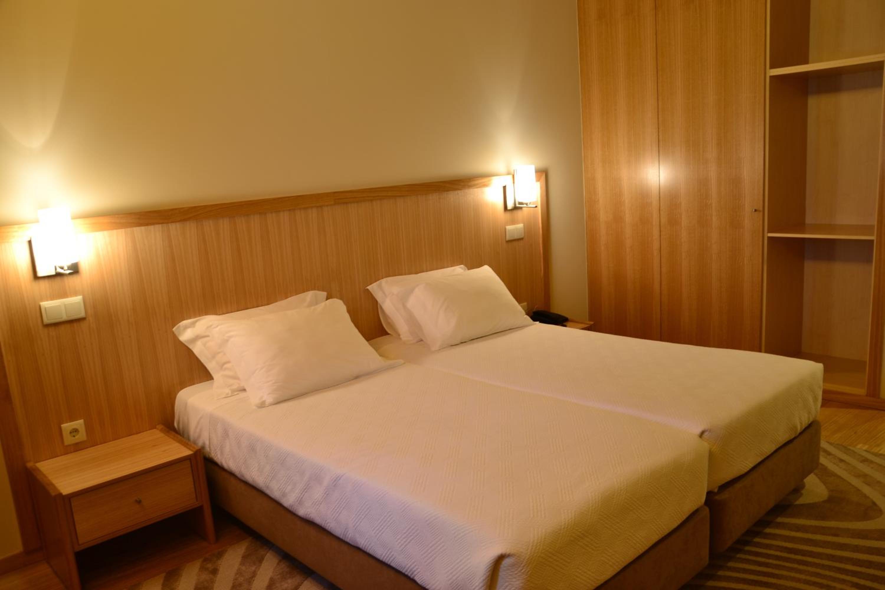 Twin Room - Photo 7