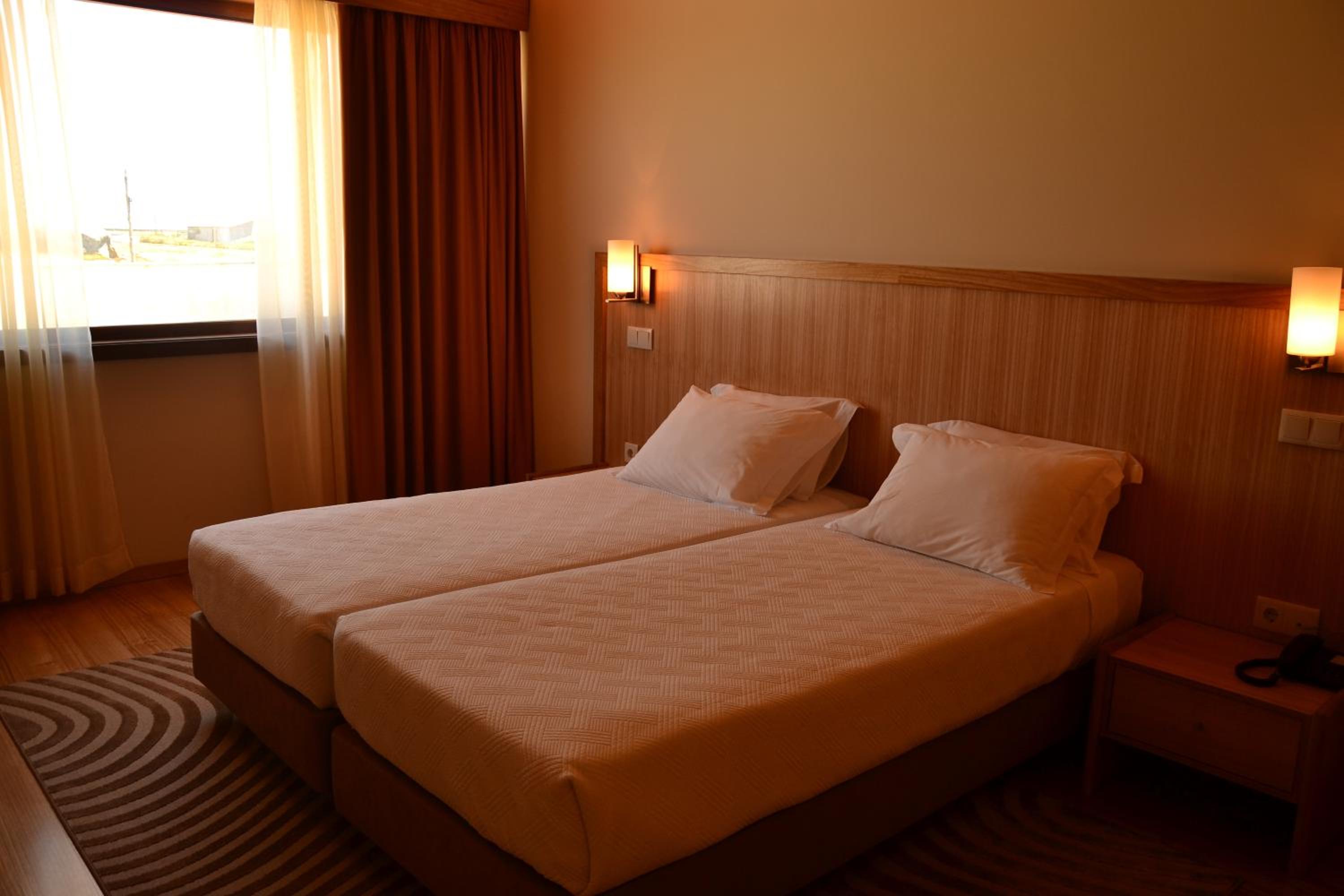Twin Room - Photo 9