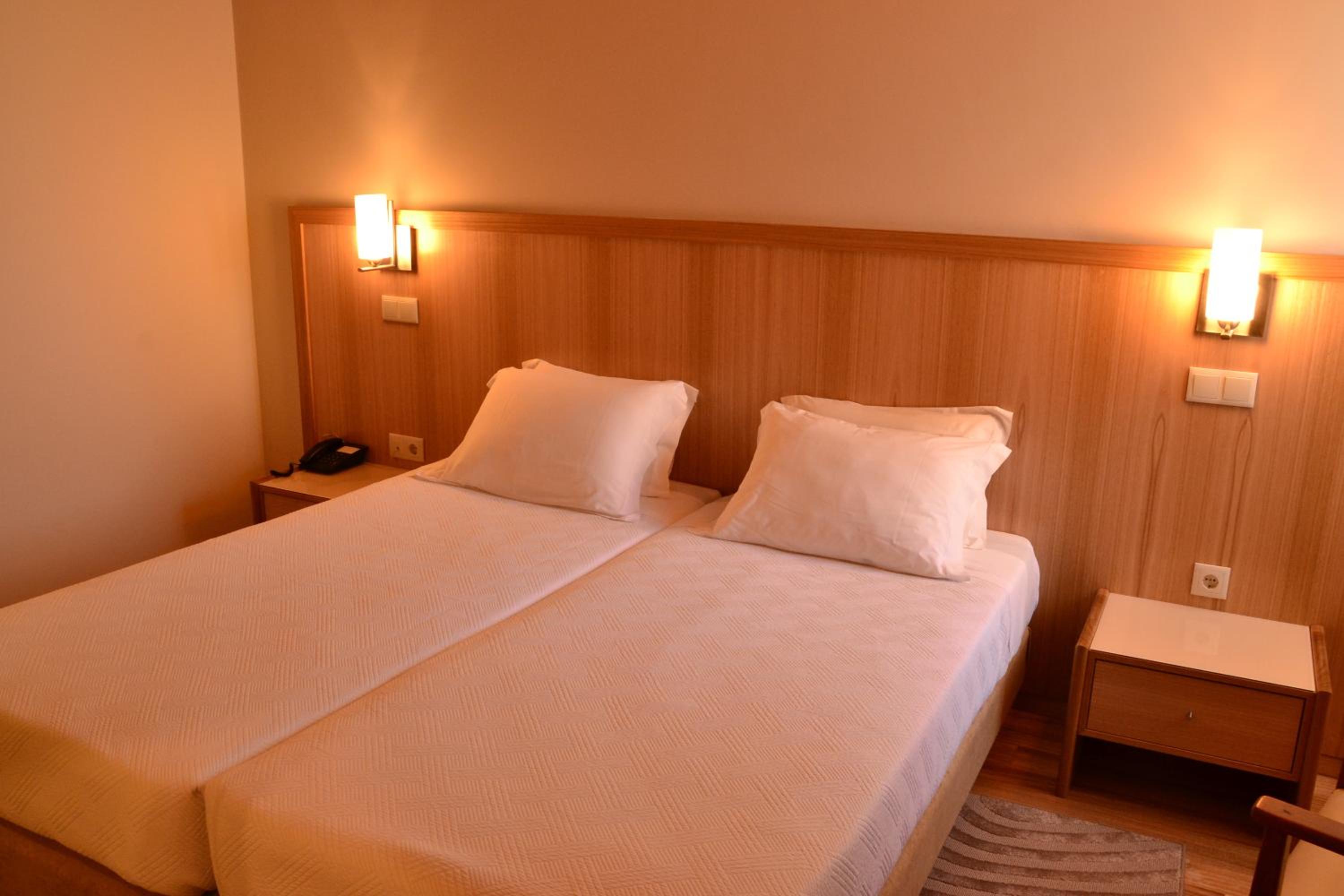 Twin Room - Photo 5