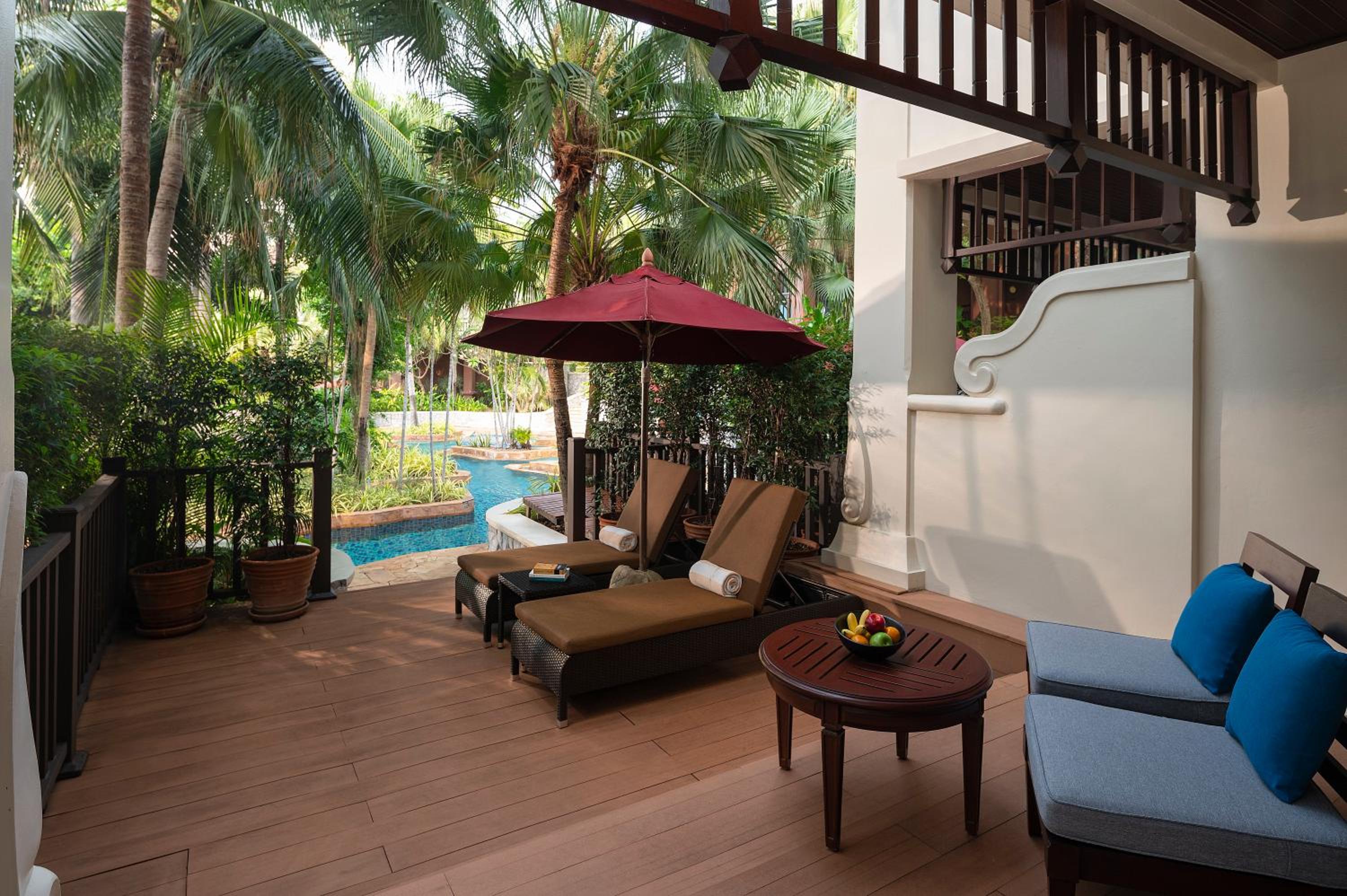 Premium Queen Room With Balcony And Pool Access - Photo 2