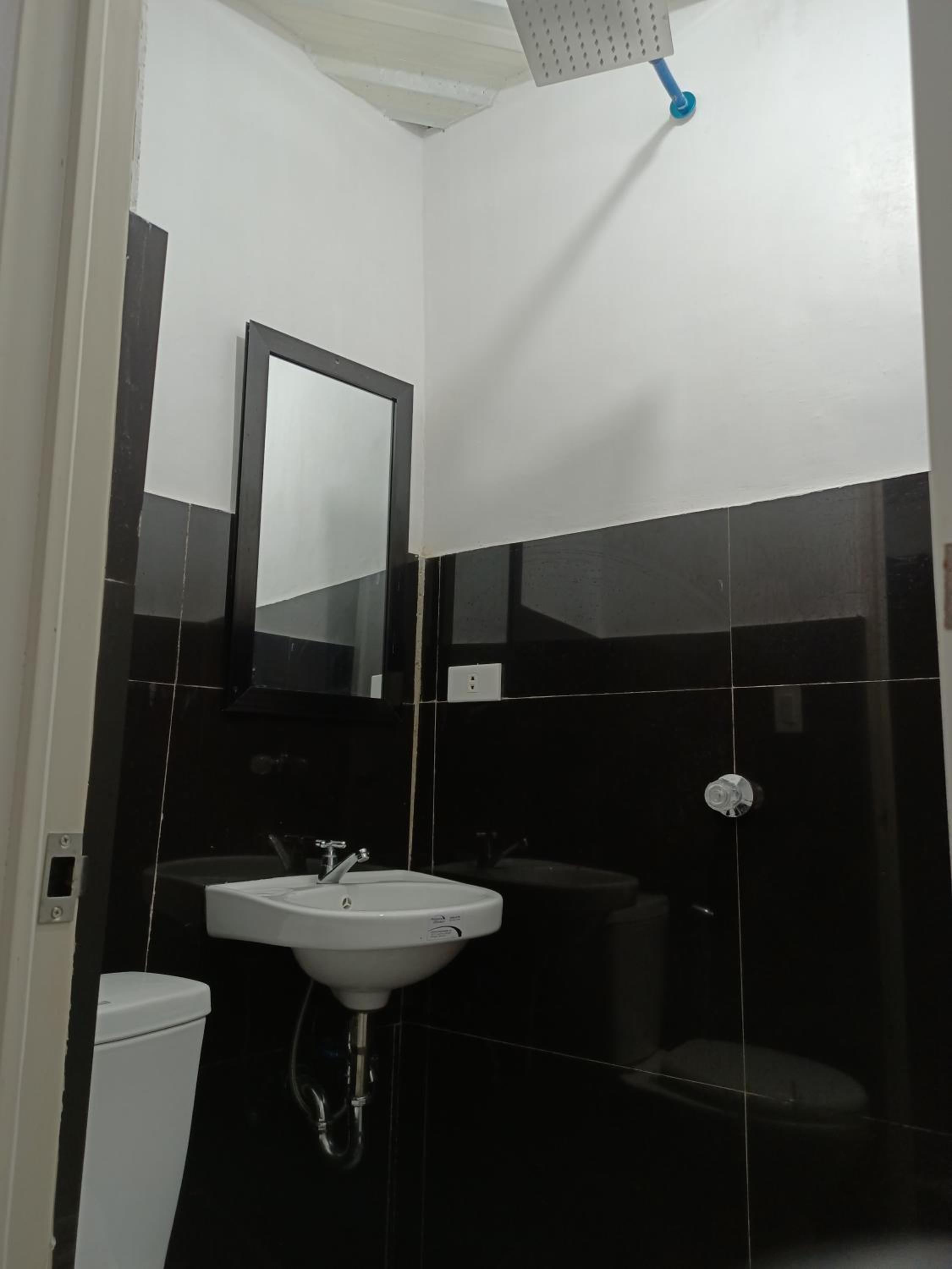 Double Room with Private Bathroom - Photo 6