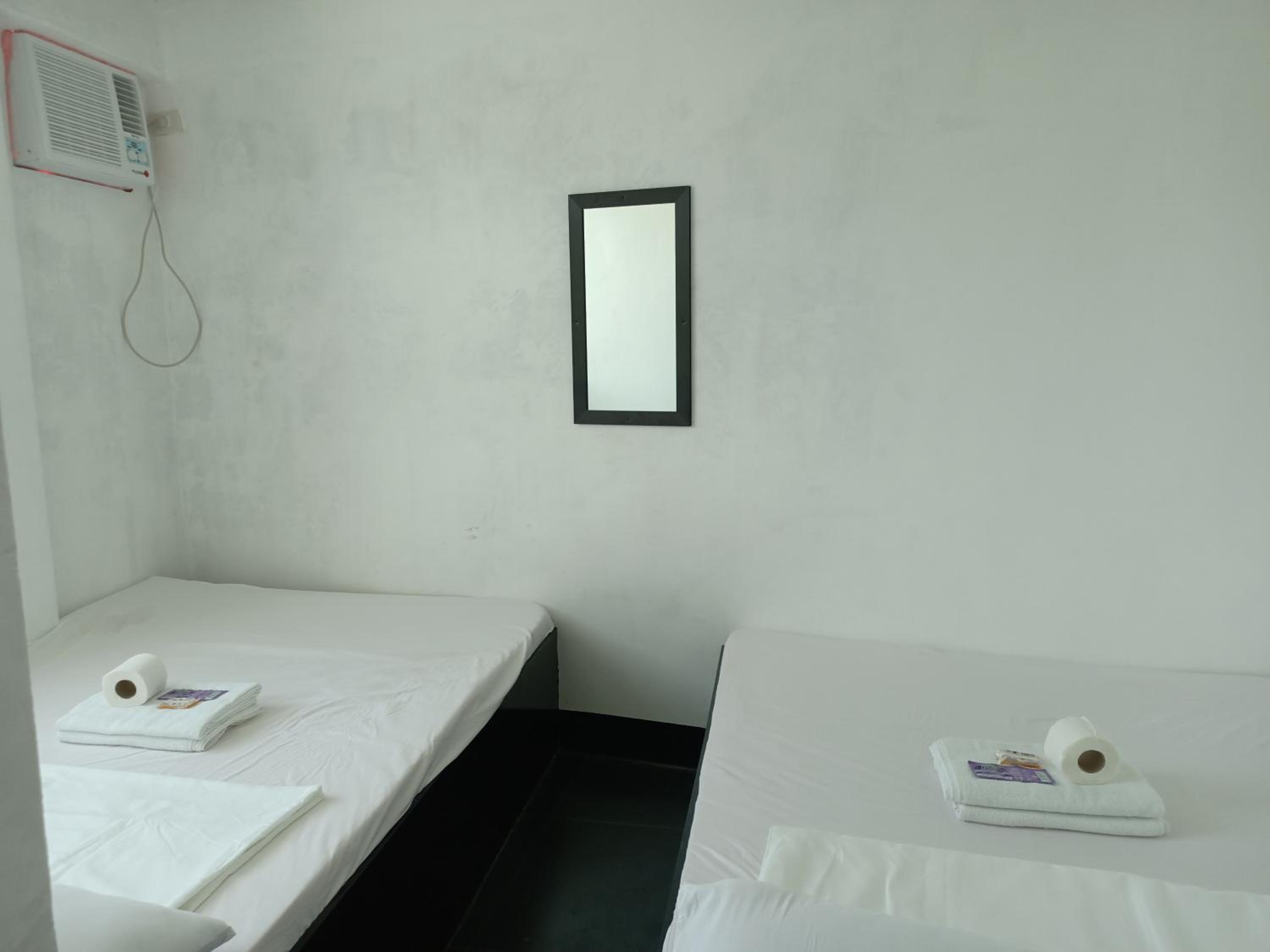 Double Room with Private Bathroom - Photo 7