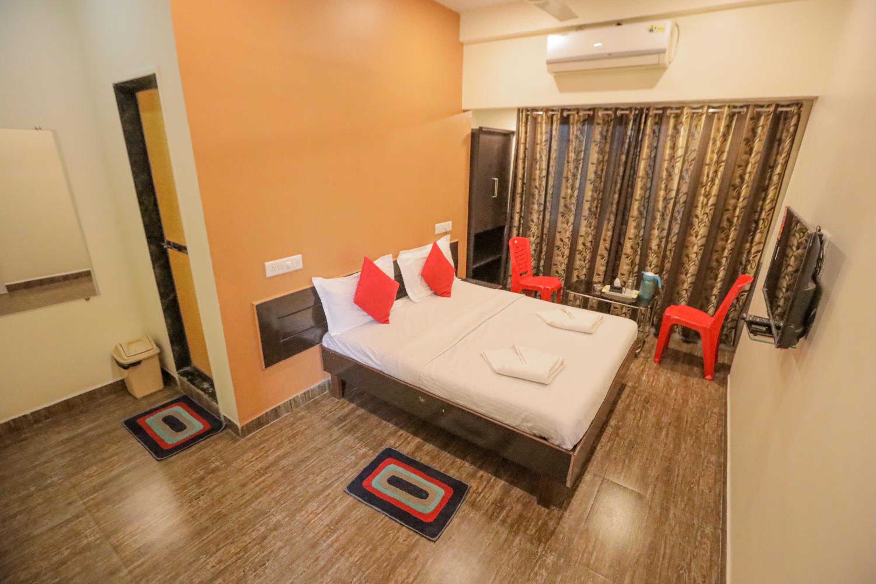Deluxe Room - Photo 5