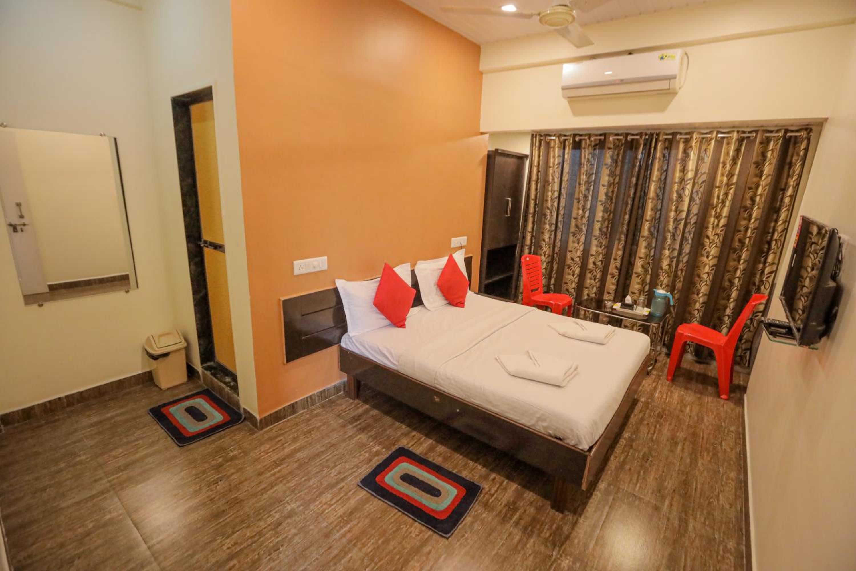 Deluxe Room - Photo 6