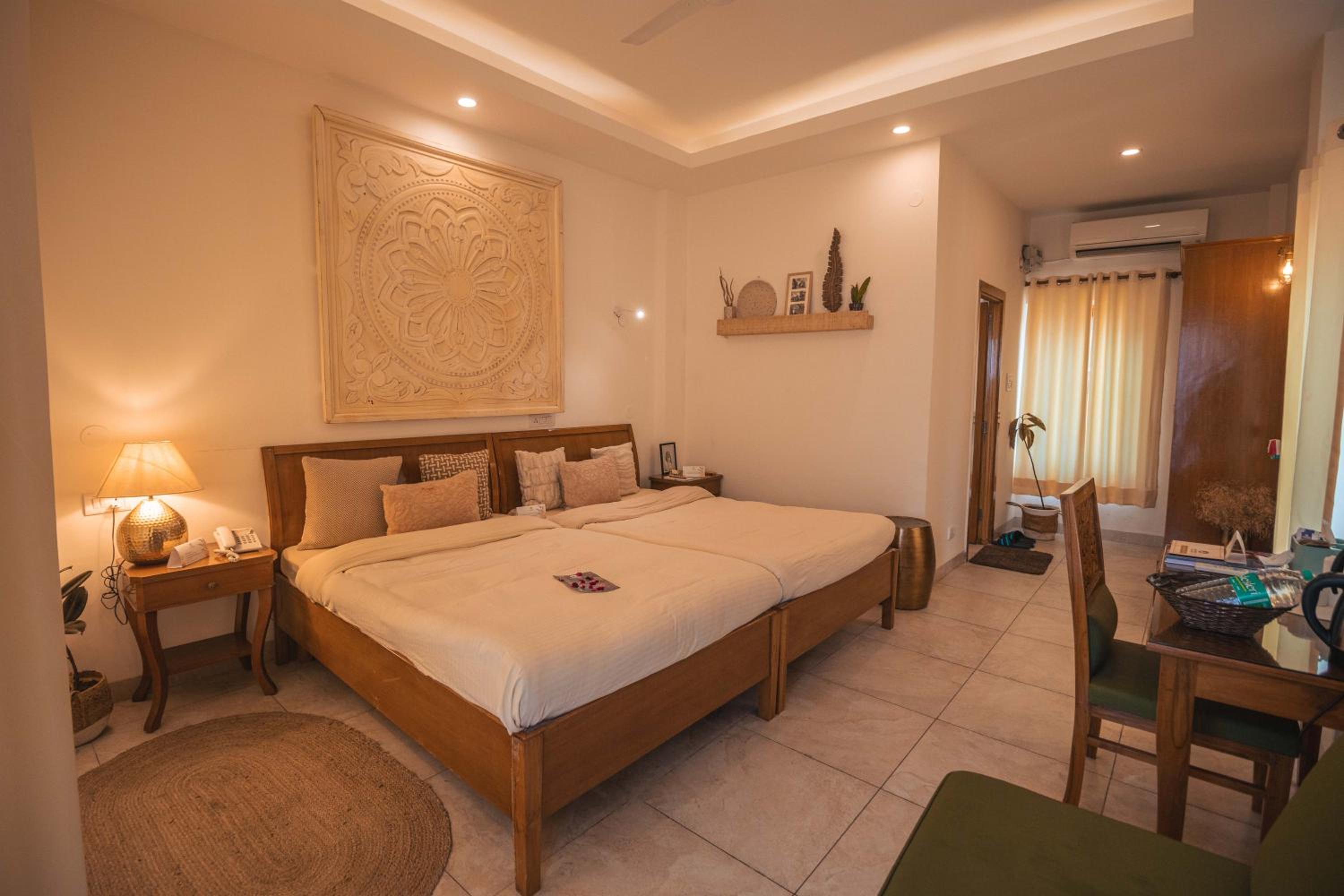 Deluxe Double Room with Pulse Diagnosis and Ayurvedic Short Treatment - Photo 8