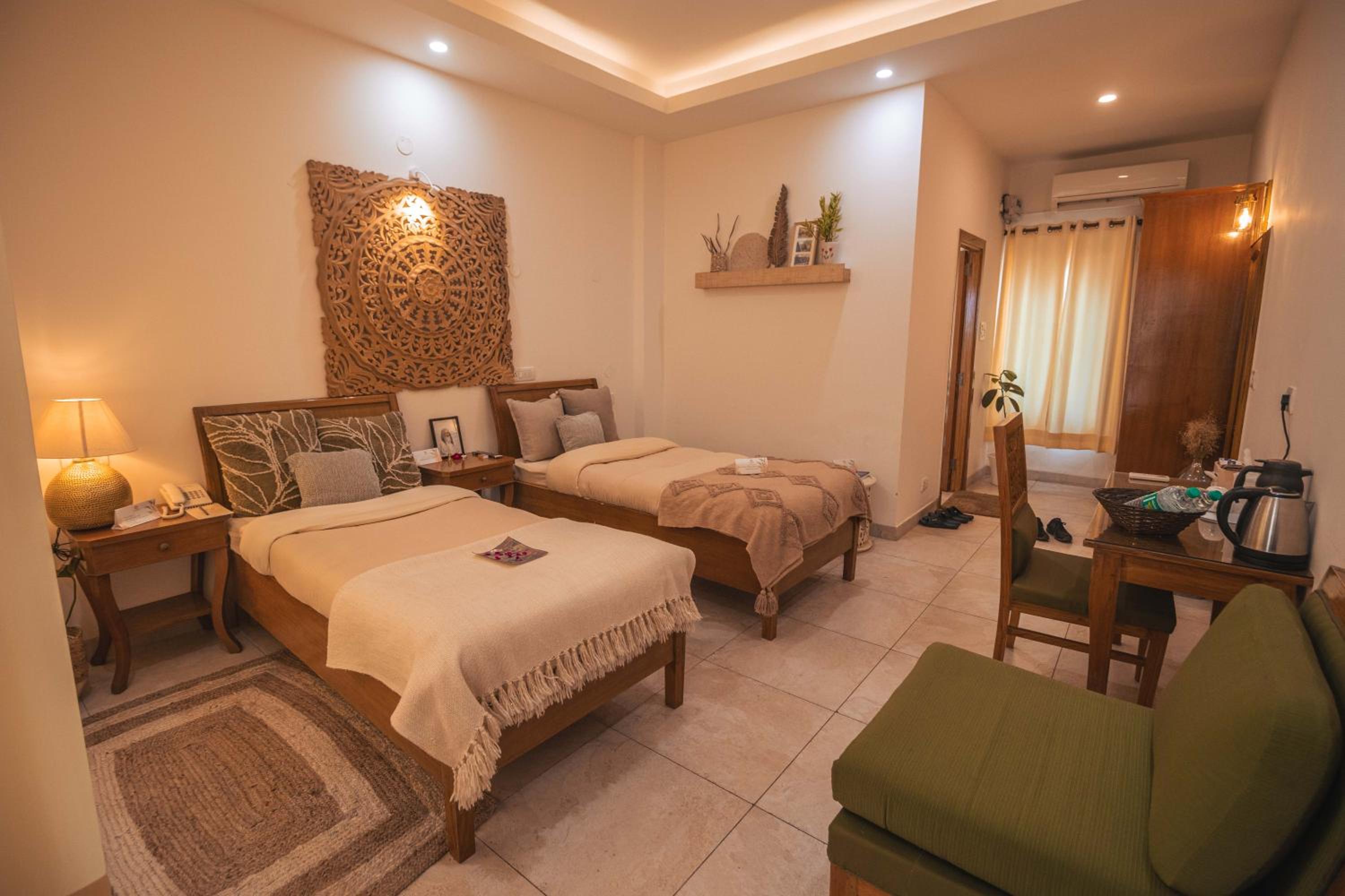Deluxe Single Room With Pulse Diagnosis And Ayurvedic Short Treatment photo 2