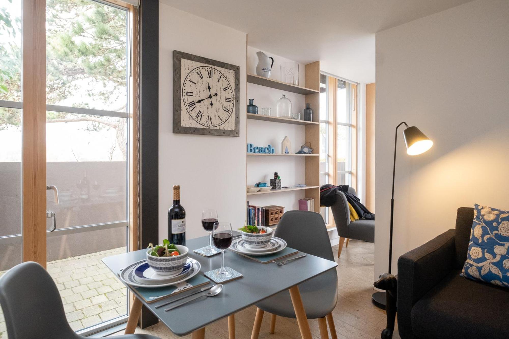 Apartment with Lake View - Photo 14