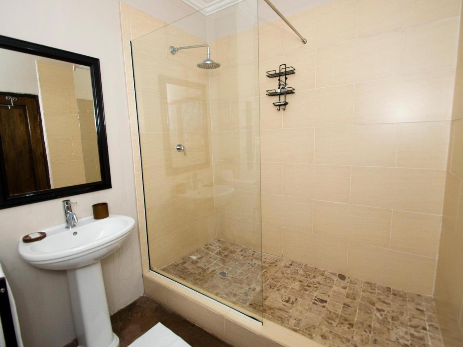 Executive Suite - Photo 3