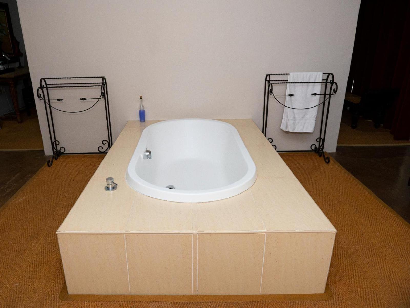 Honeymoon Suite - Photo 5