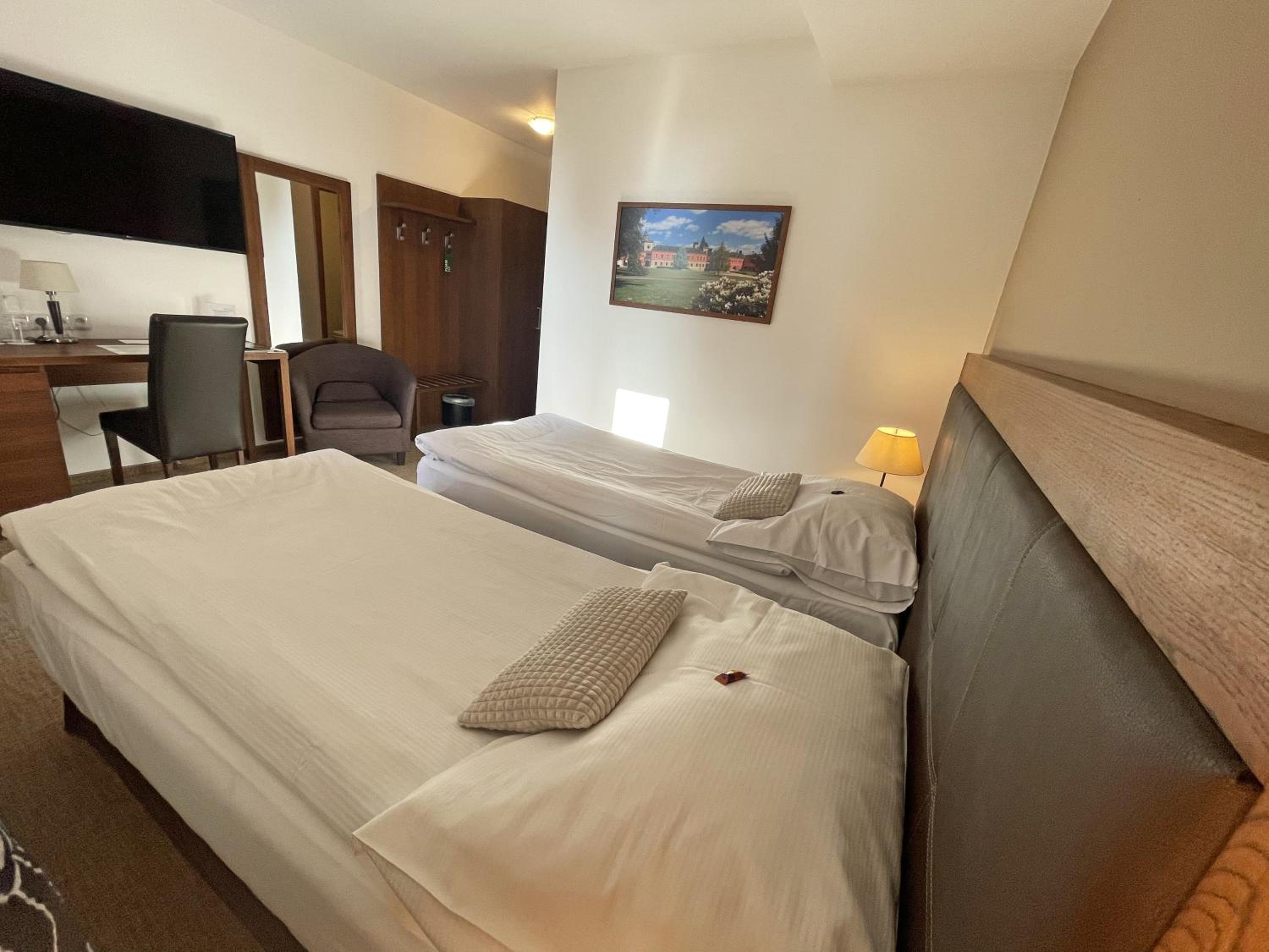 Standard Double or Twin Room photo 2