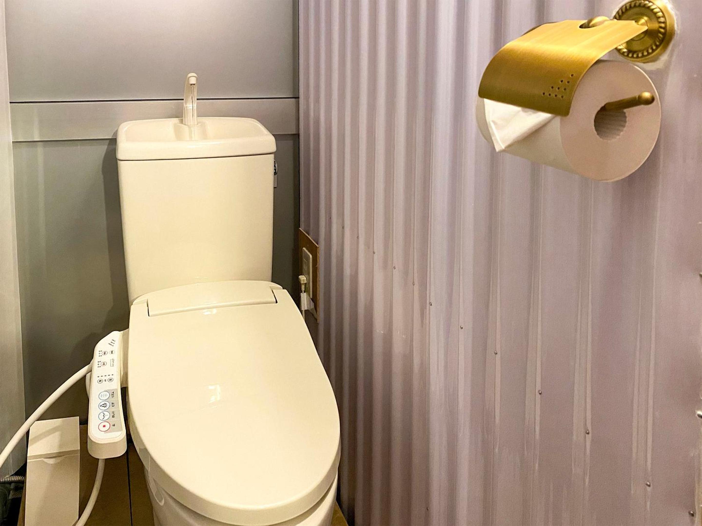 Twin Room with Private Bathroom photo 3