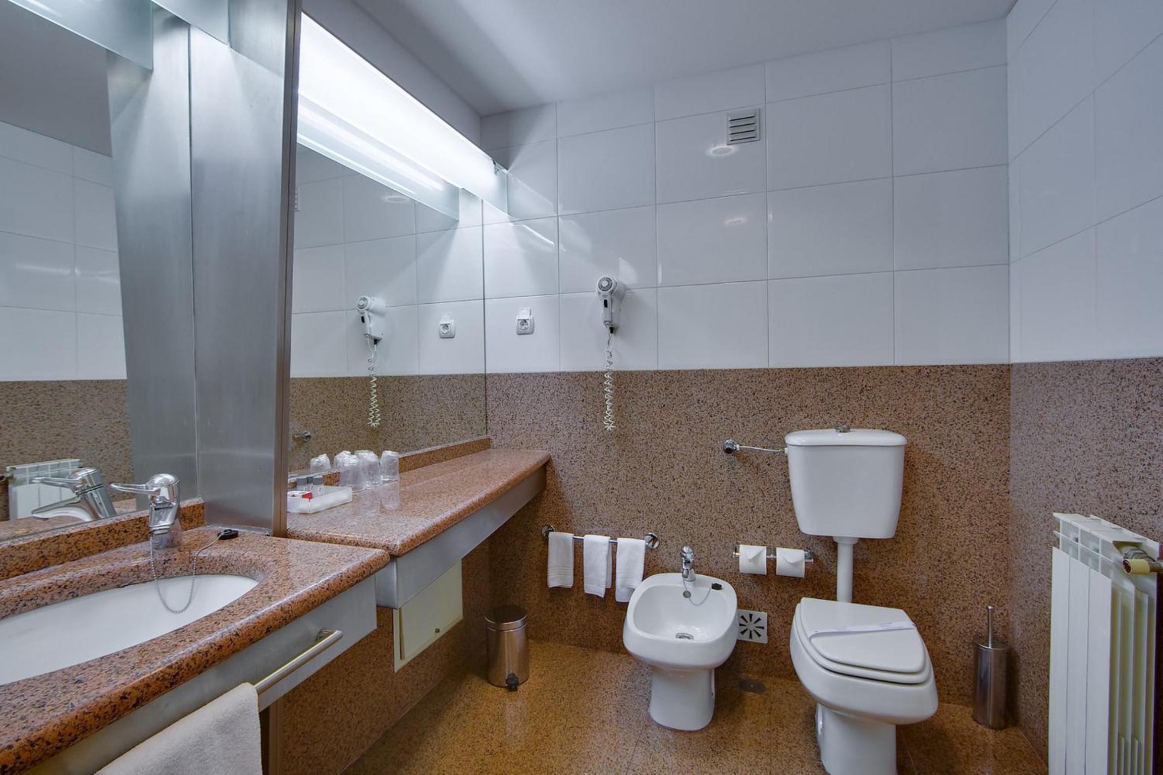 Standard Triple Room - Photo 9