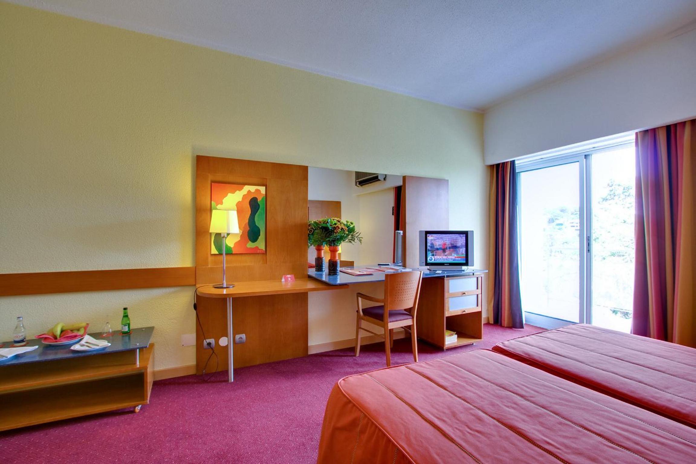 Standard Twin Room - Photo 3