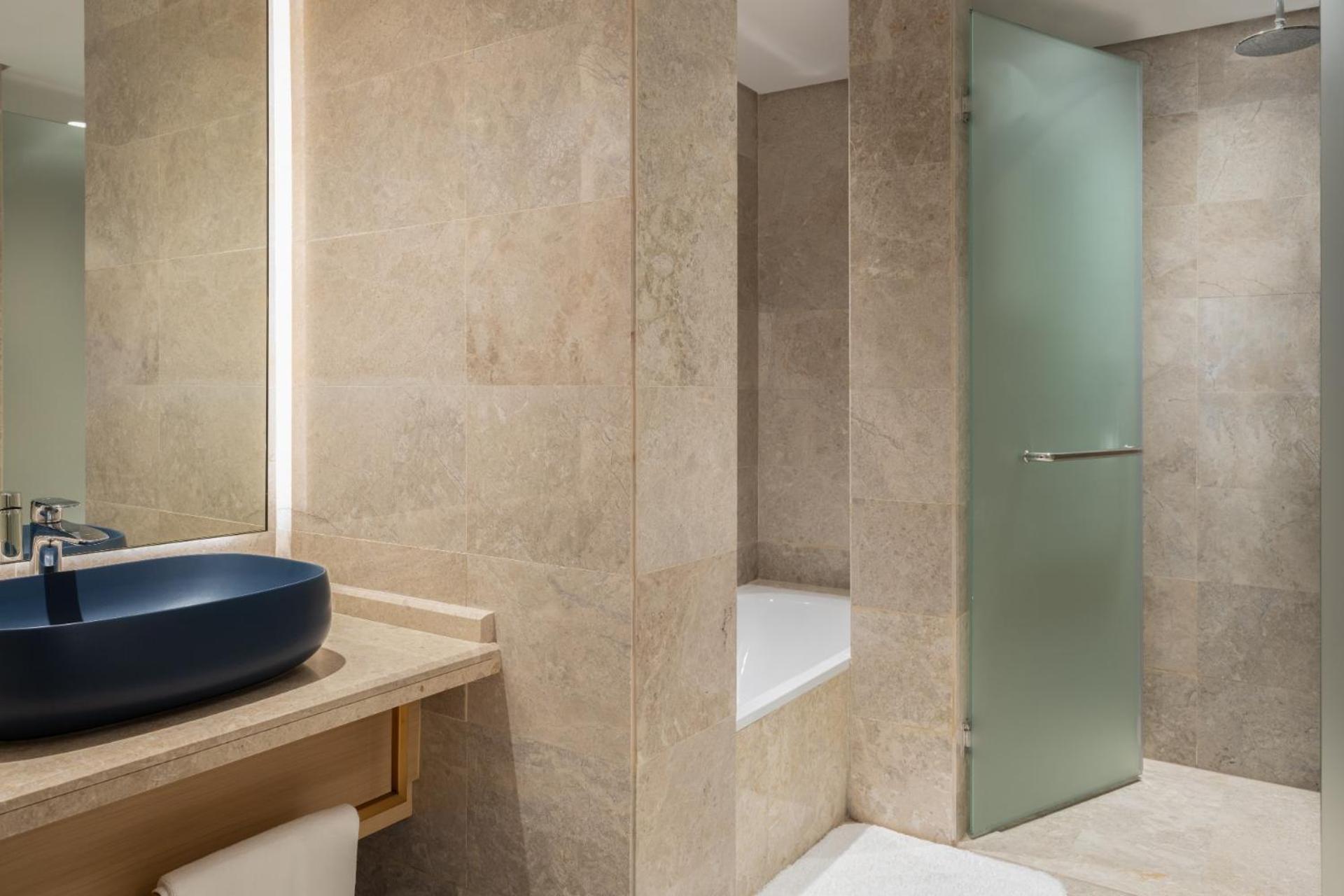 Superior One Bedroom Pool View Suite - Photo 5