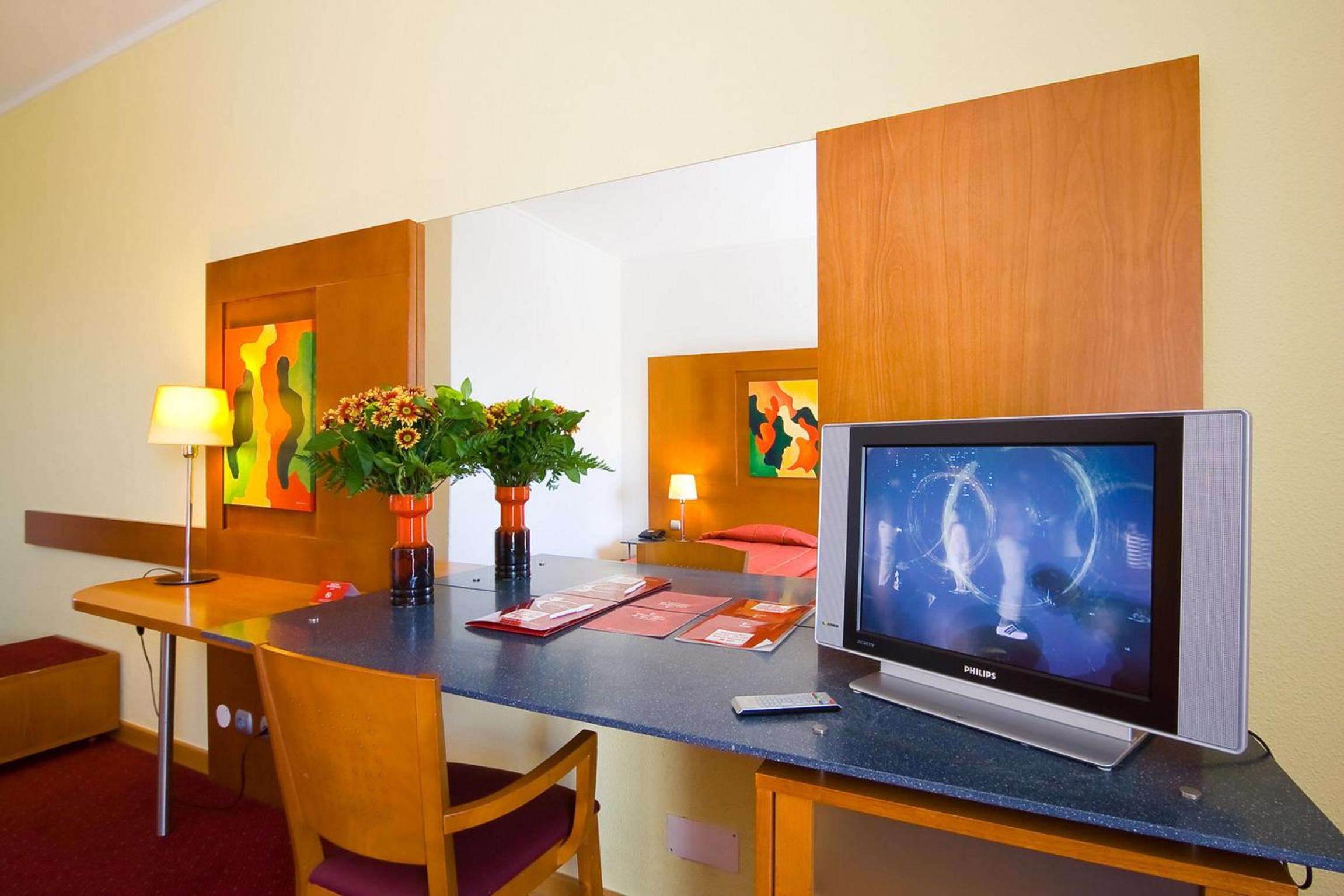 Standard Twin Room - Photo 2