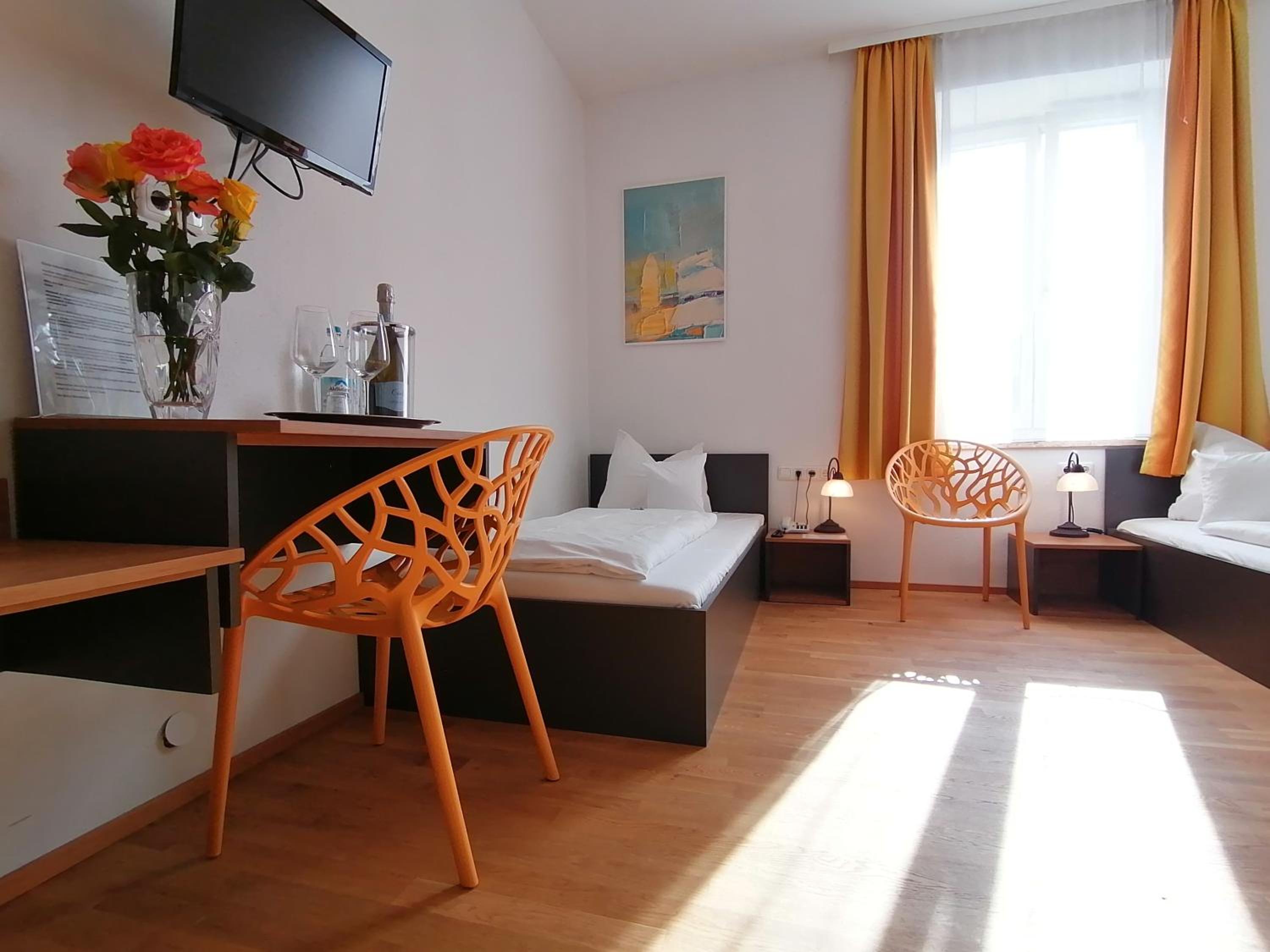 Twin Room - Photo 4