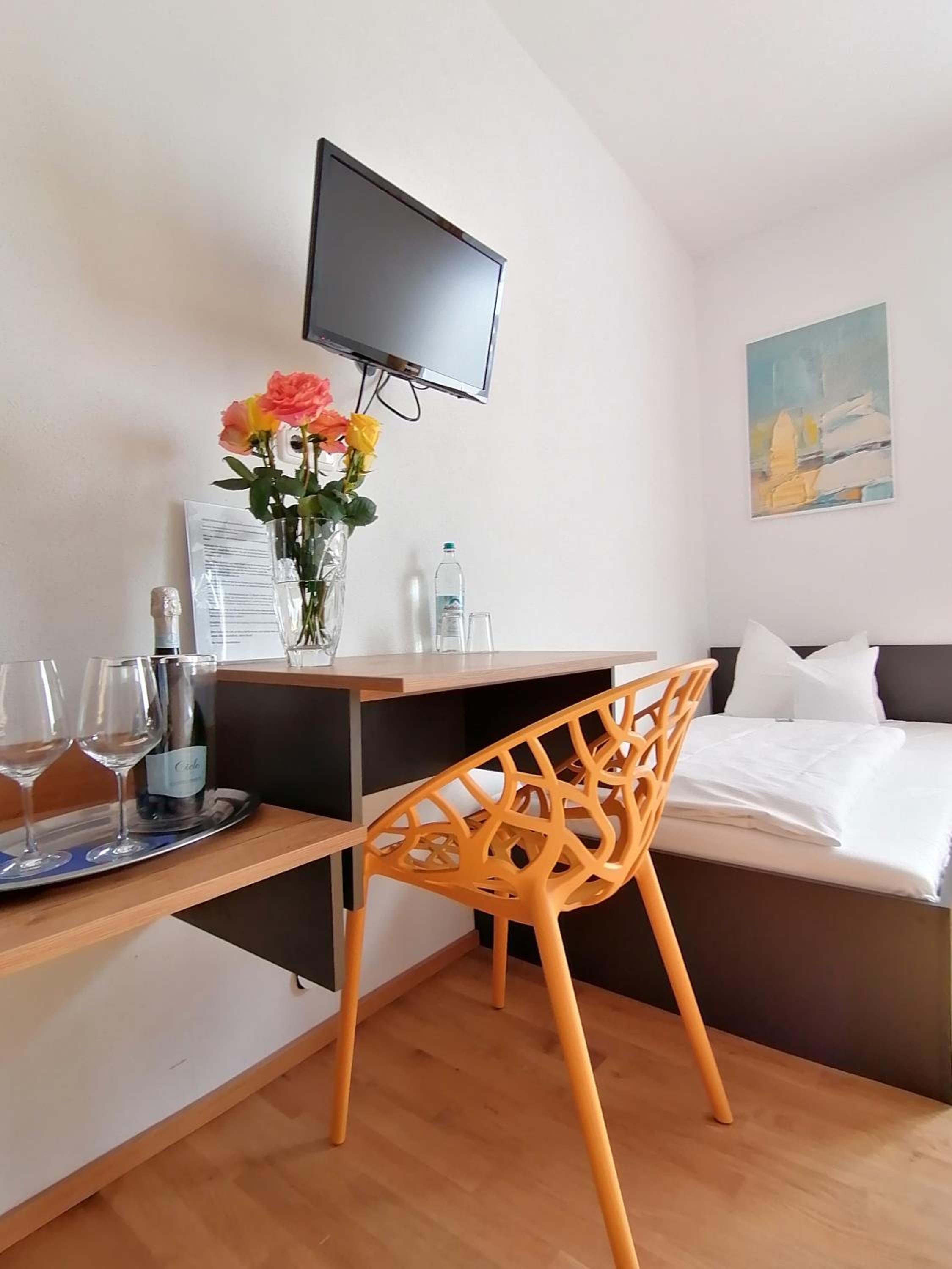 Twin Room - Photo 3