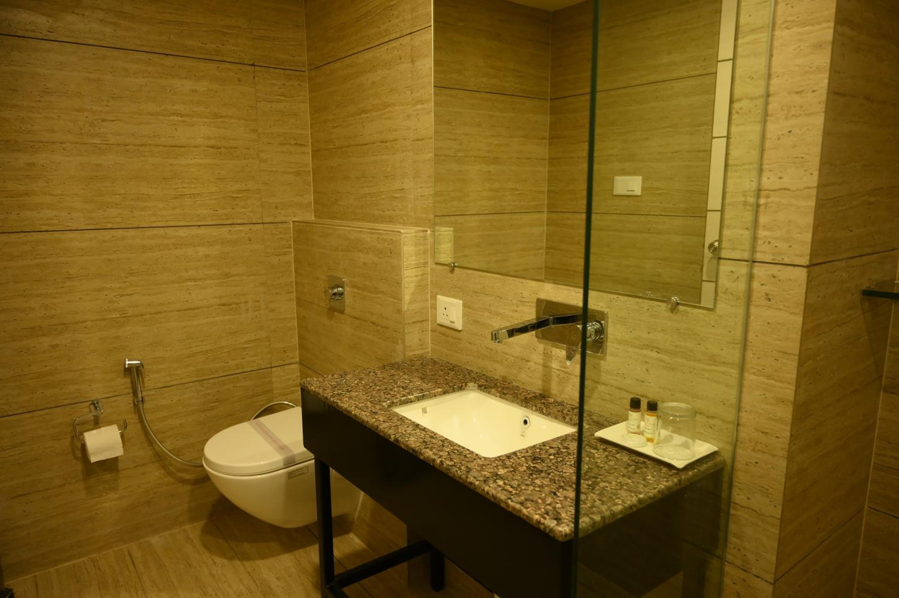 Standard Double or Twin Room - Photo 4