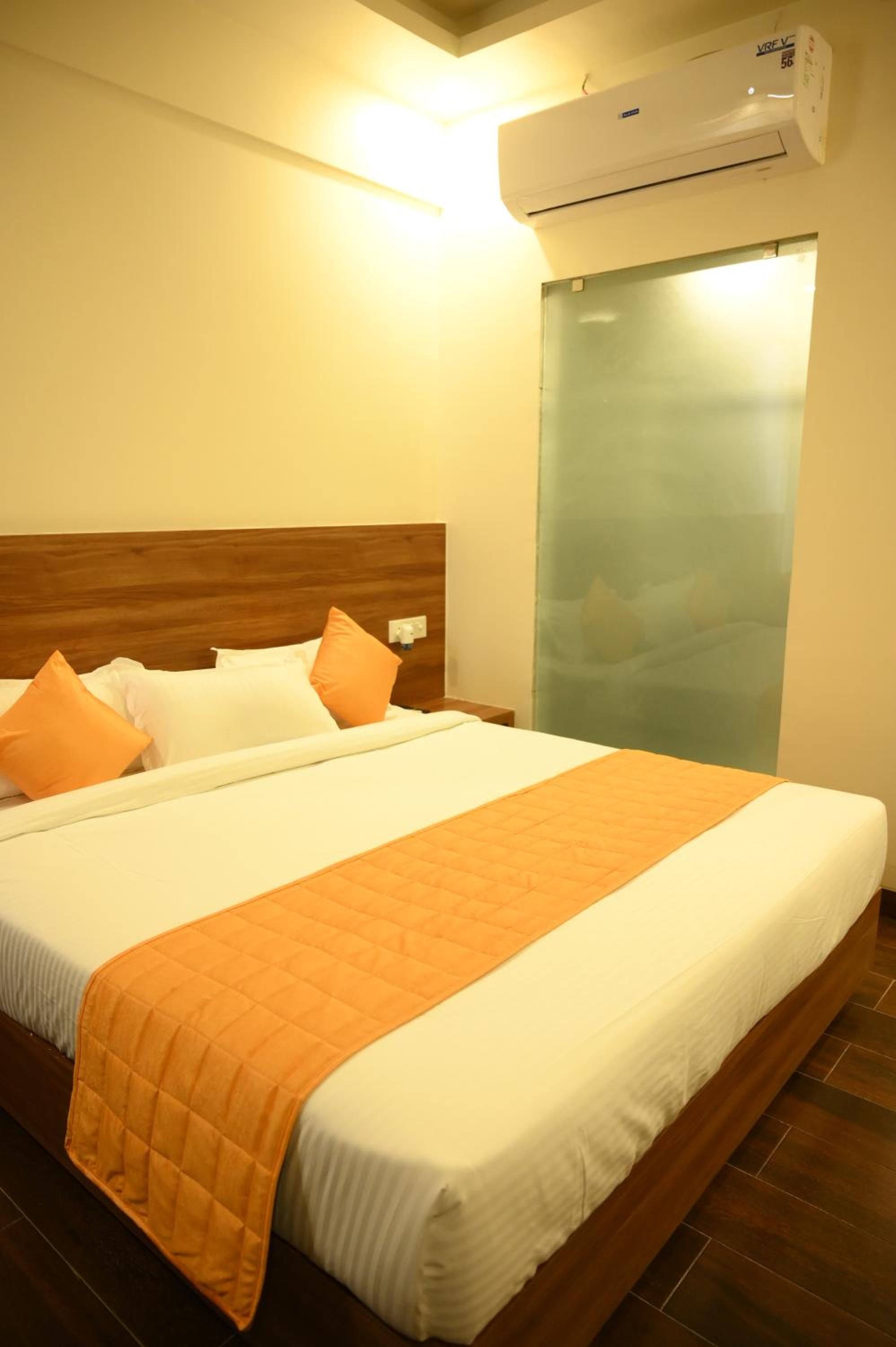 Suite - Photo 3