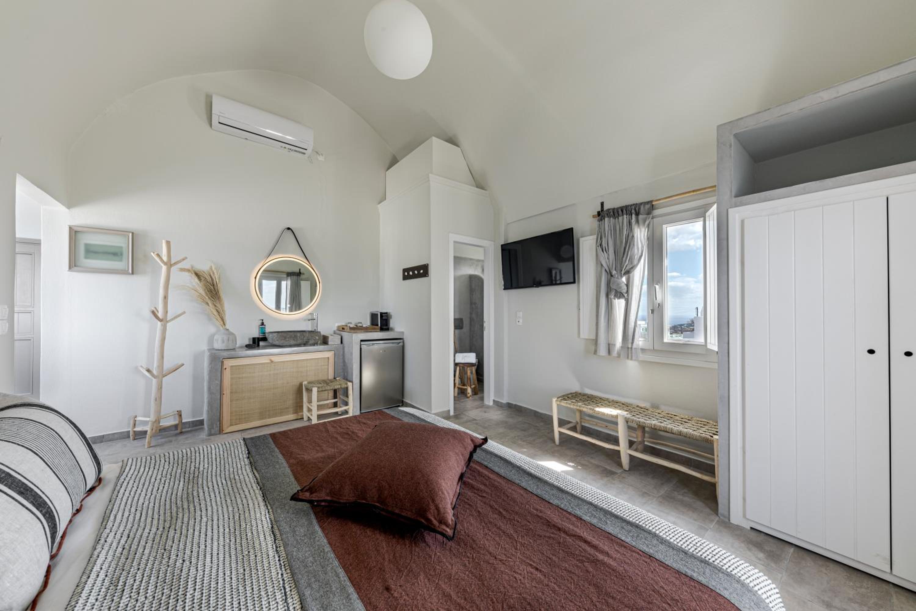 Suite with Hot Tub - Photo 39