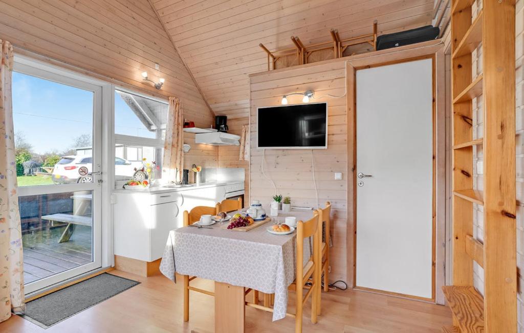 Standard Cottage with Private Bathroom - Photo 12