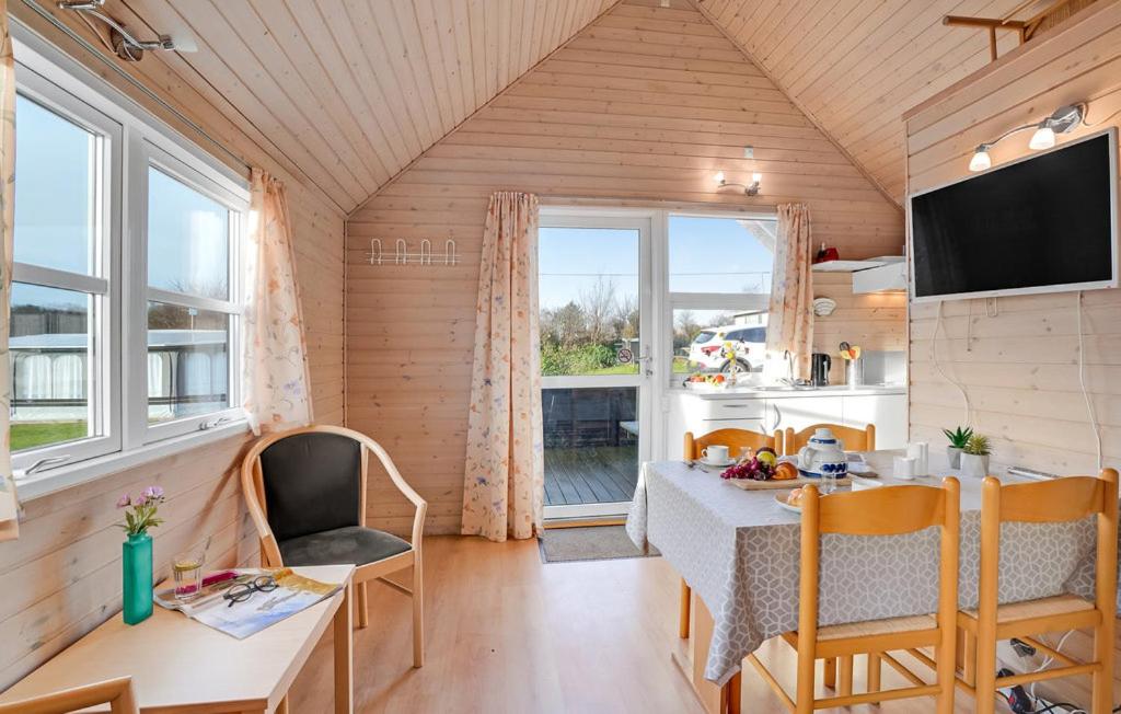 Standard Cottage with Private Bathroom - Photo 6