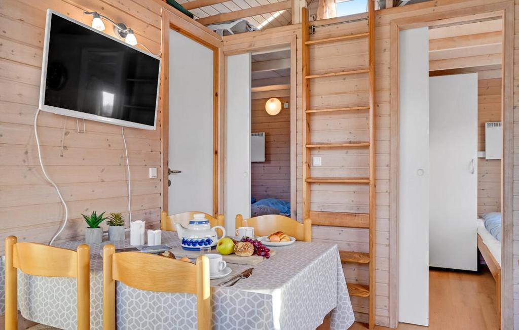 Standard Cottage with Private Bathroom - Photo 7