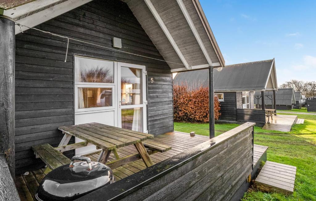 Standard Cottage with Private Bathroom - Photo 18