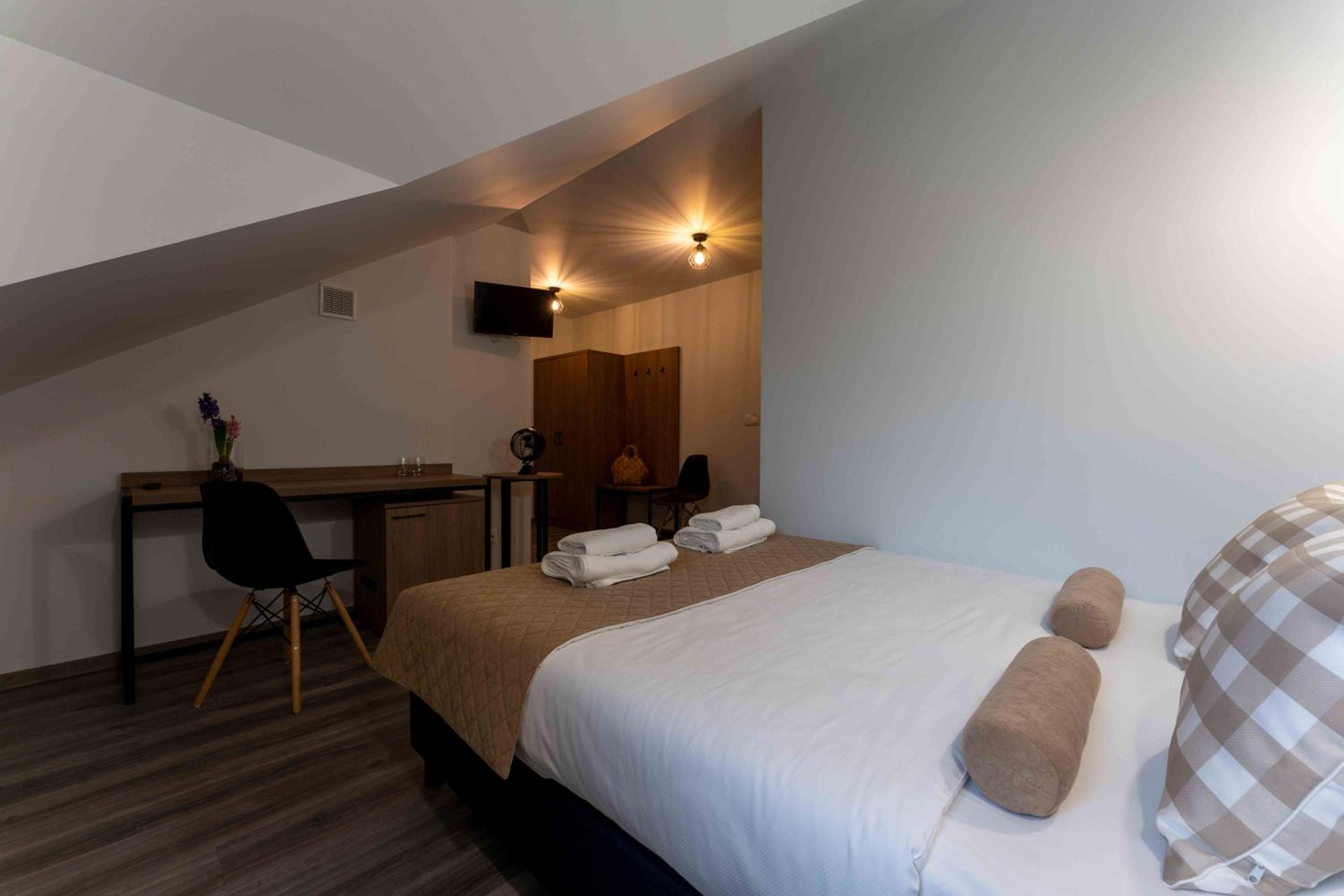 Small Double Room photo 1