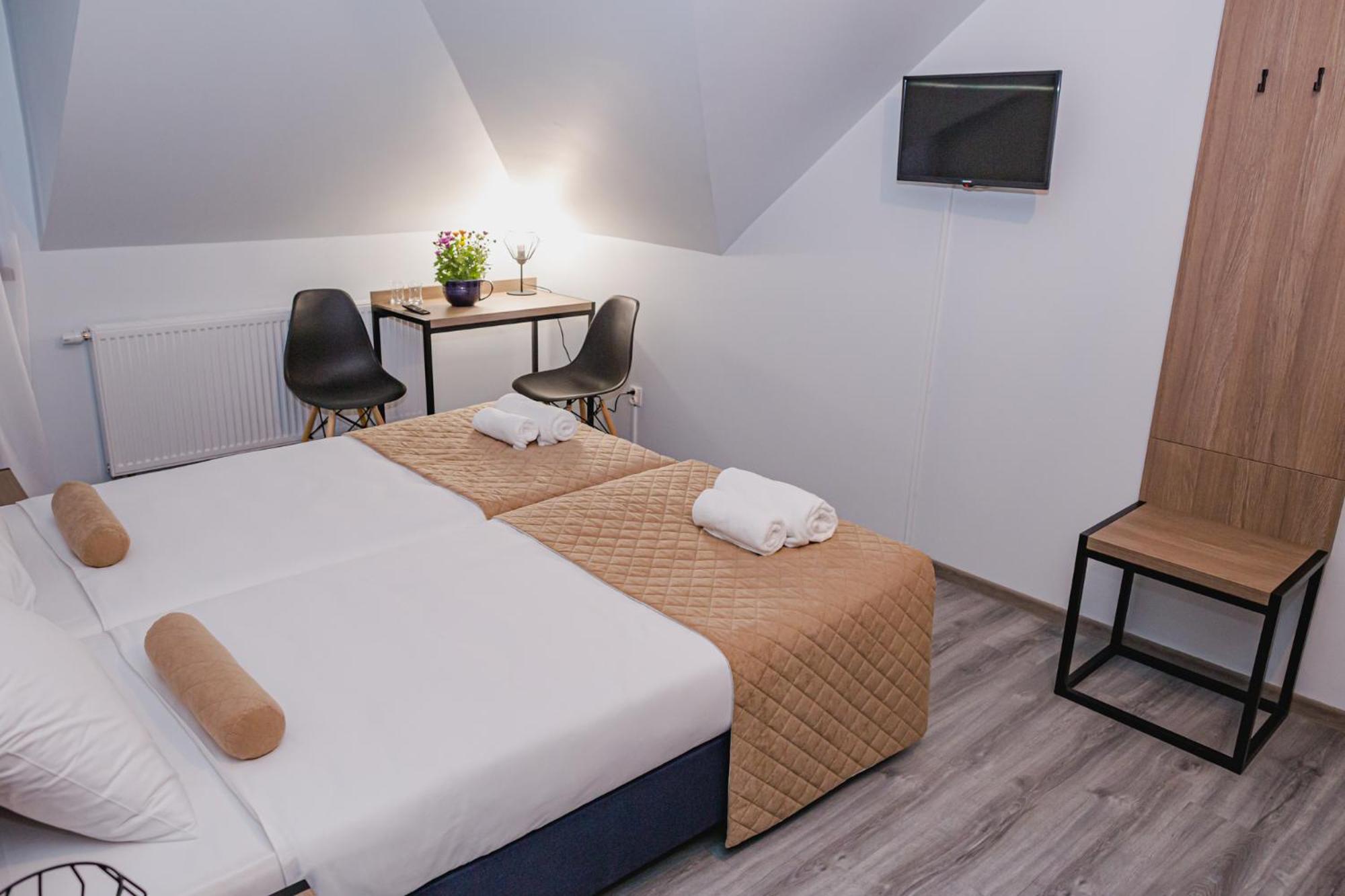 Small Double Room photo 1