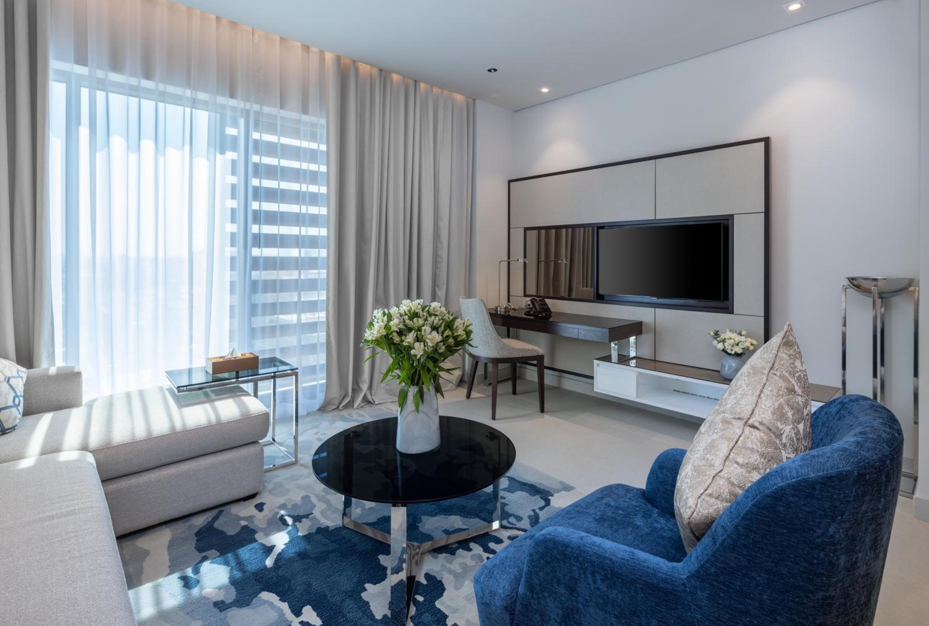 One-Bedroom Premier - Photo 2