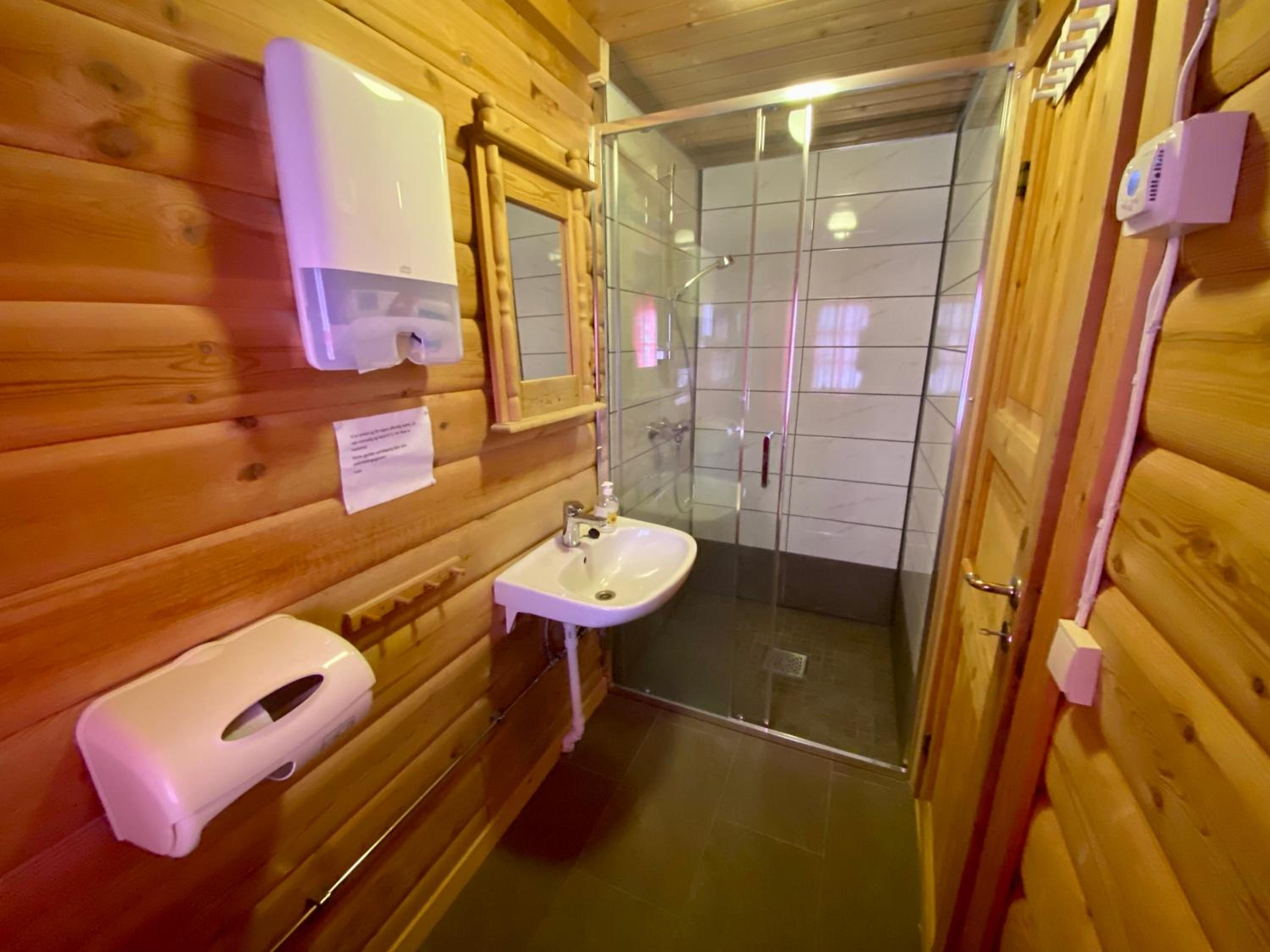 Twin Room with Shared Bathroom photo 2