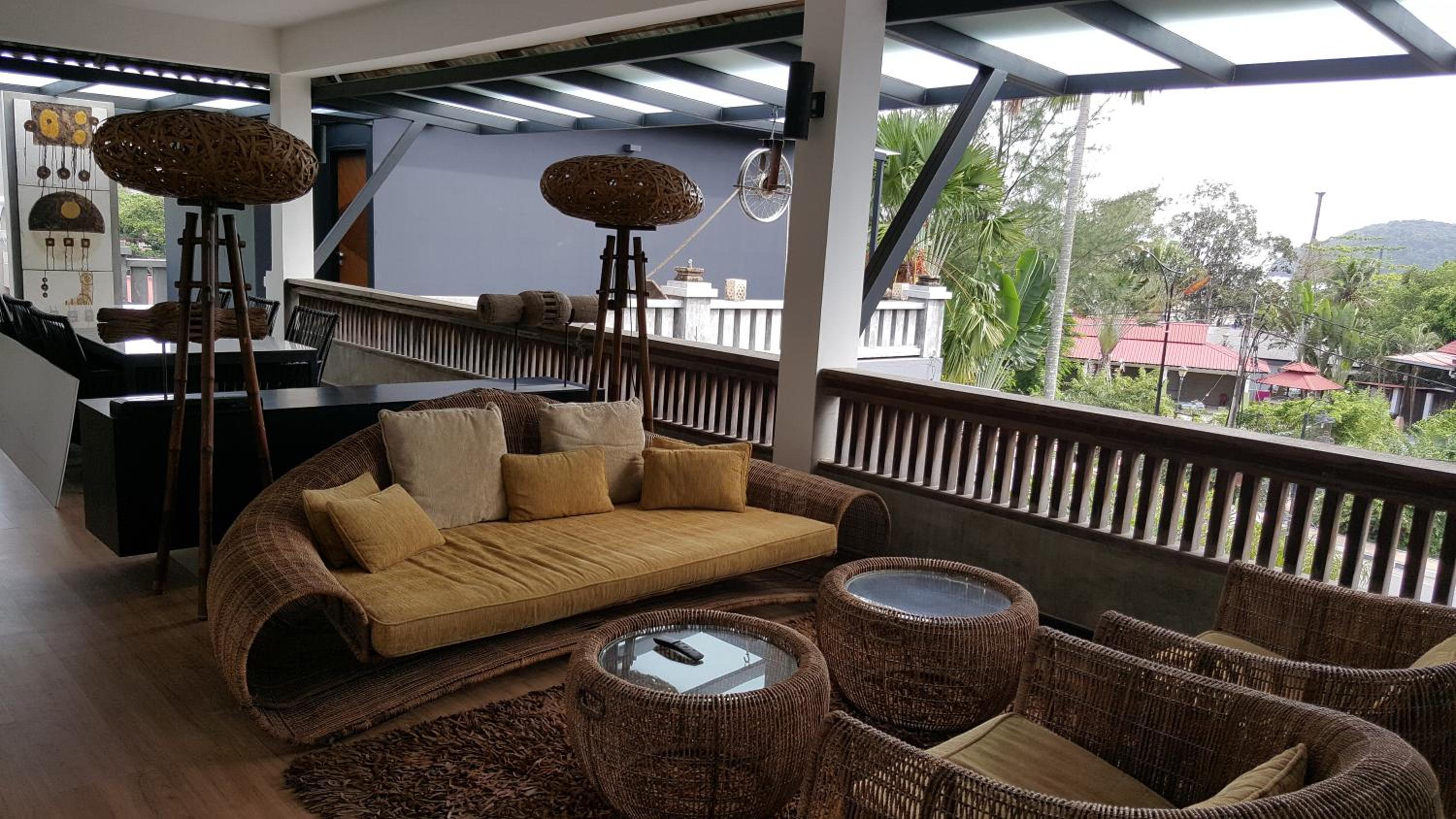 Executive Suite - Photo 2