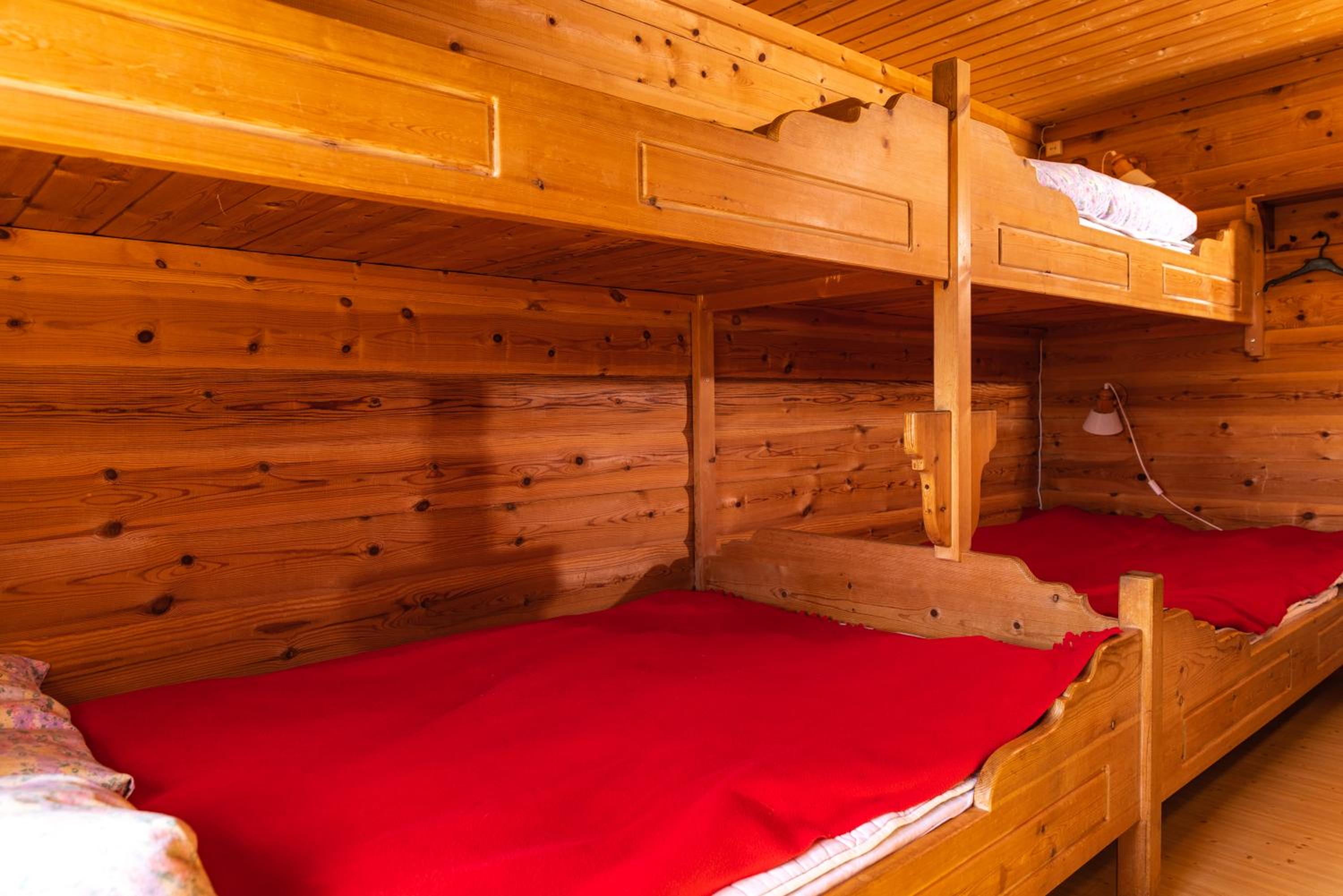 Quadruple Room with Shared Bathroom photo 2
