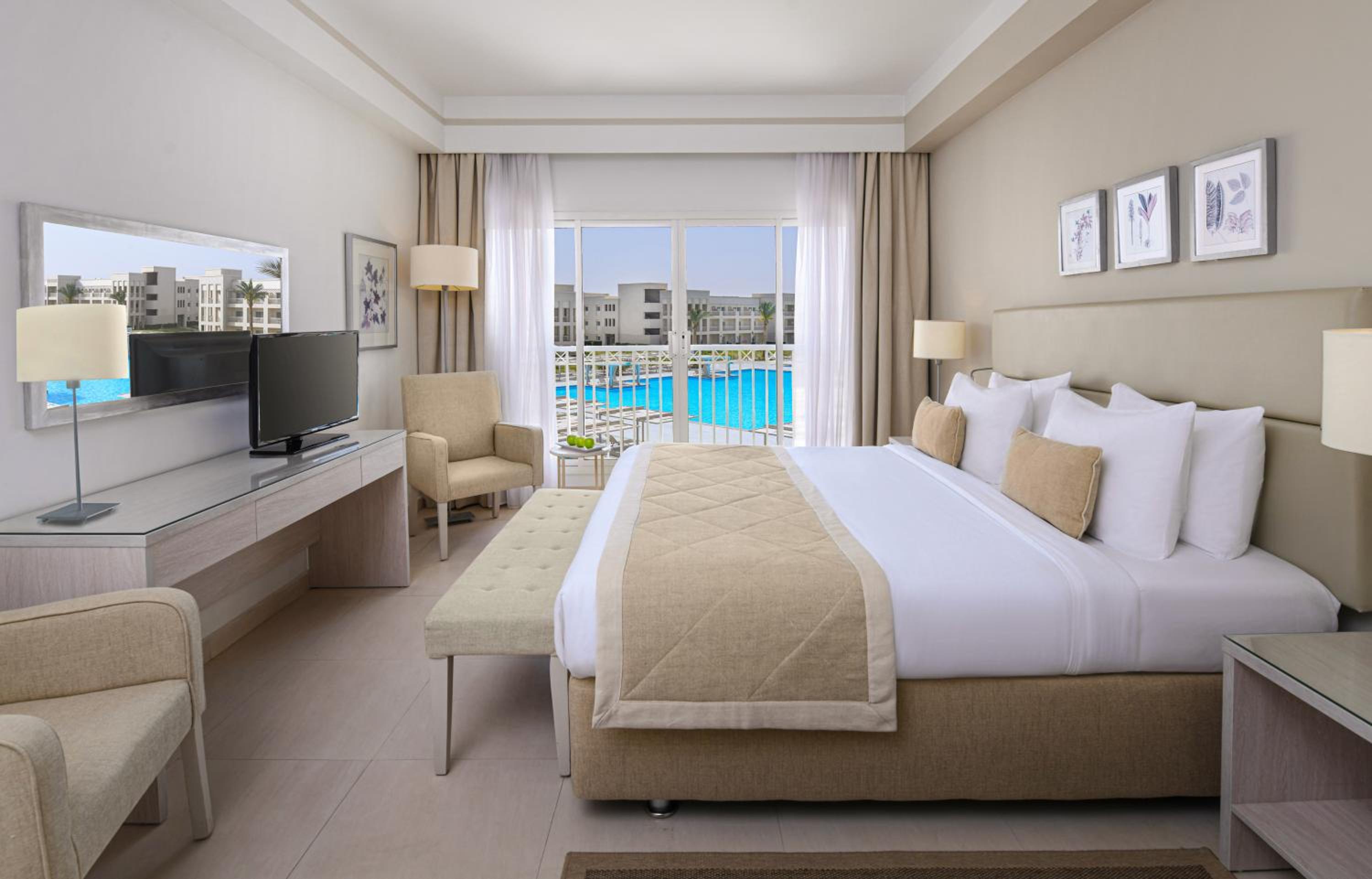 Suite Queen with Pool View