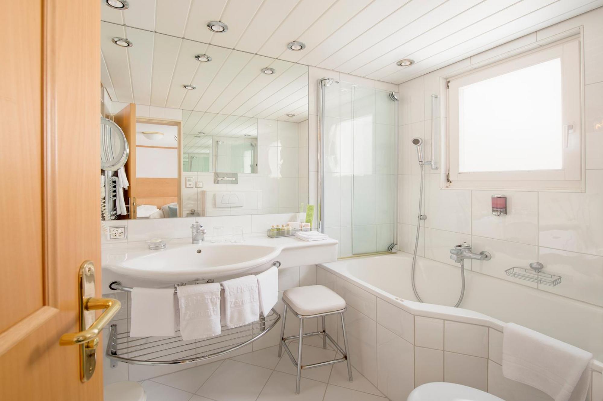 Standard Double or Twin Room - Photo 4