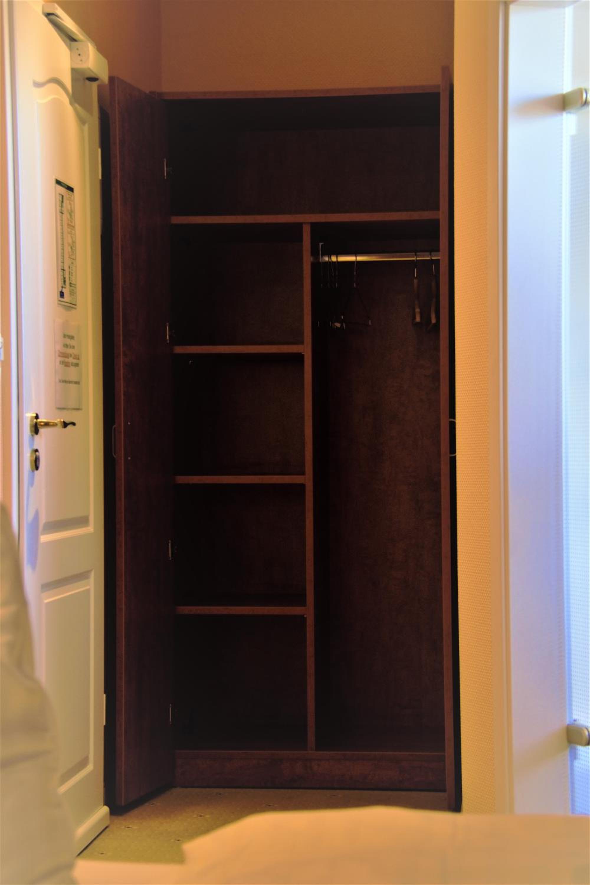 Single Room with Bathroom photo 3