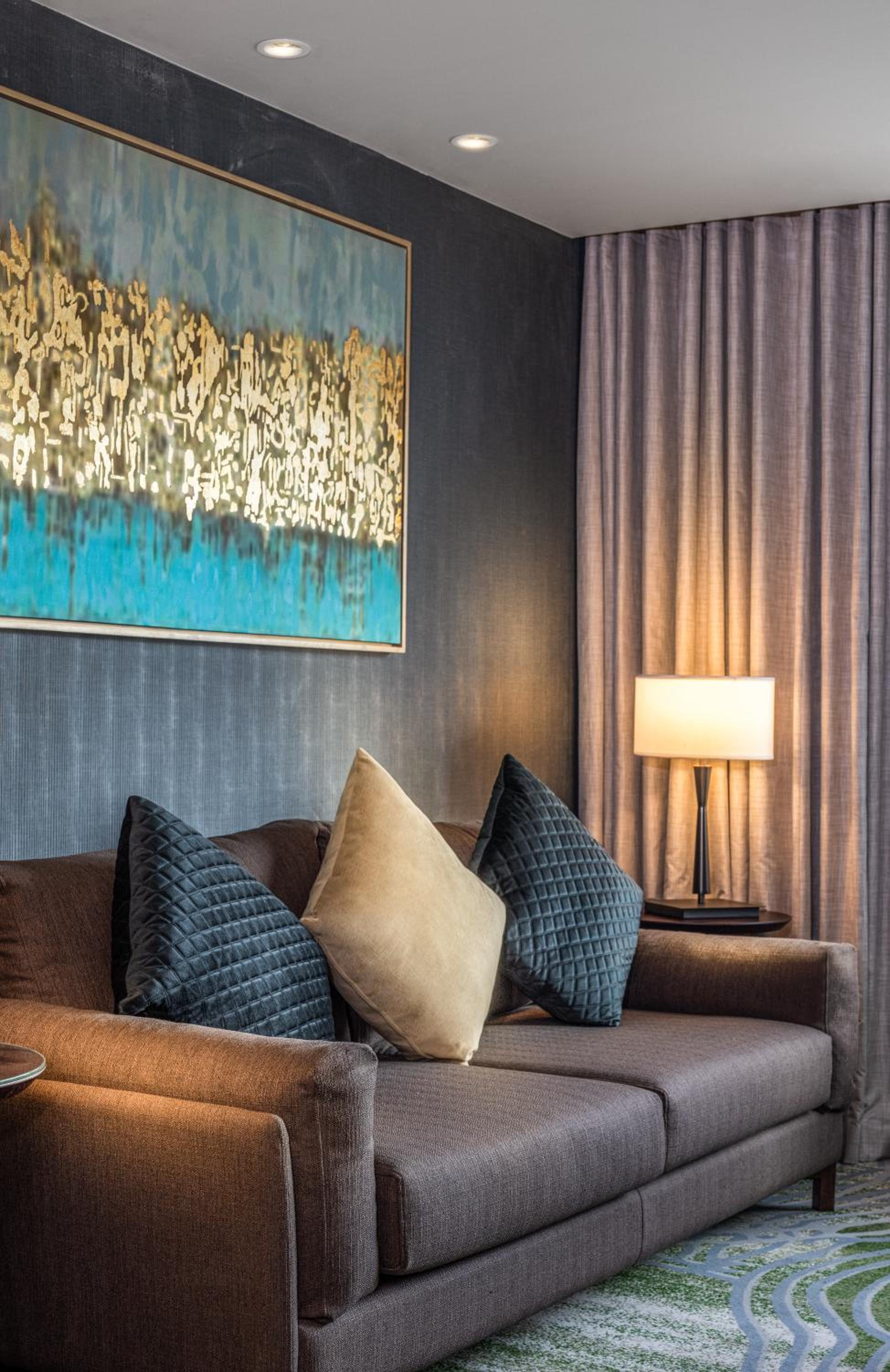 Three-Bedroom Penthouse Suite - Photo 7