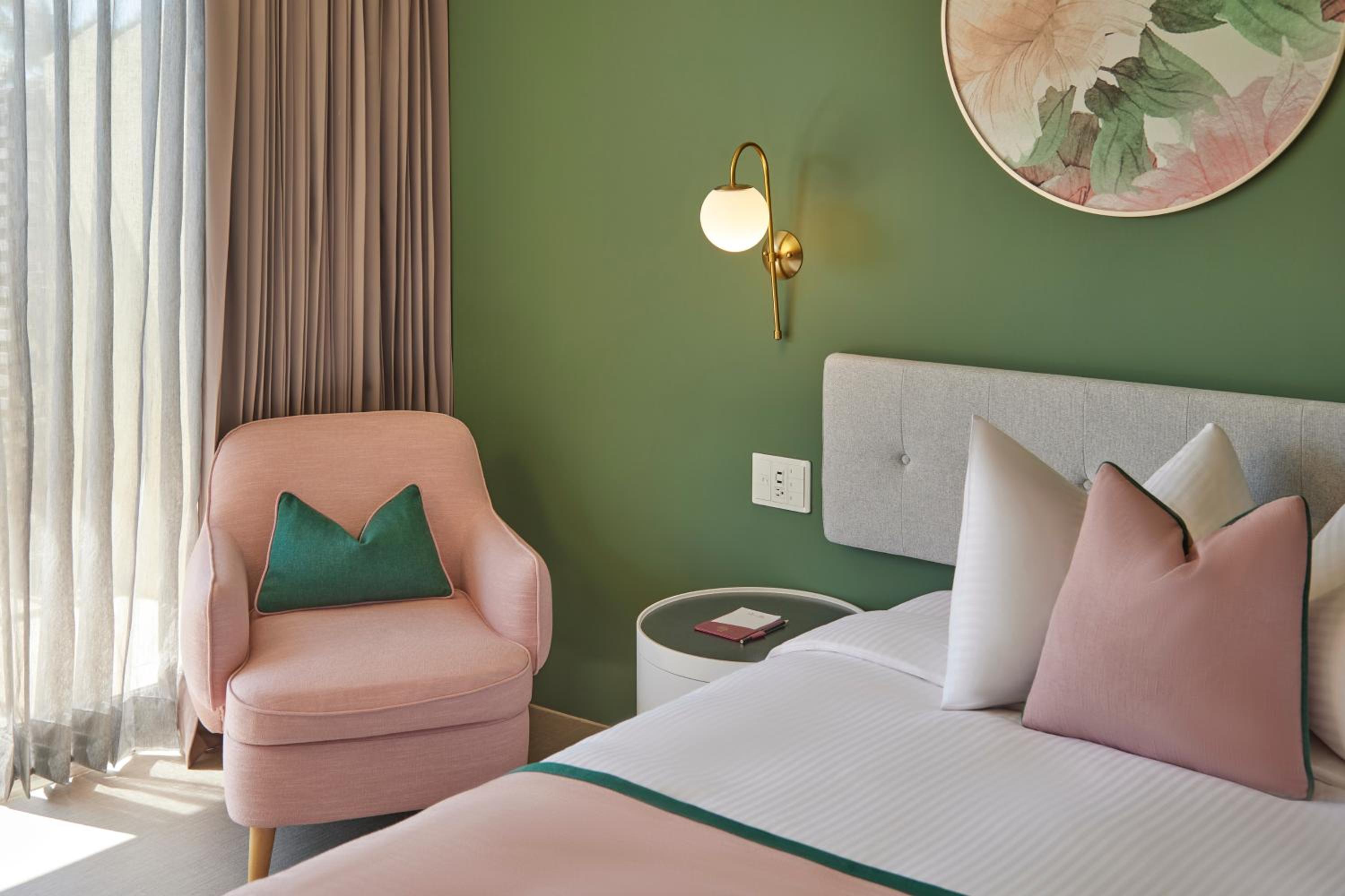 Deluxe Guest Room with Balcony photo 3