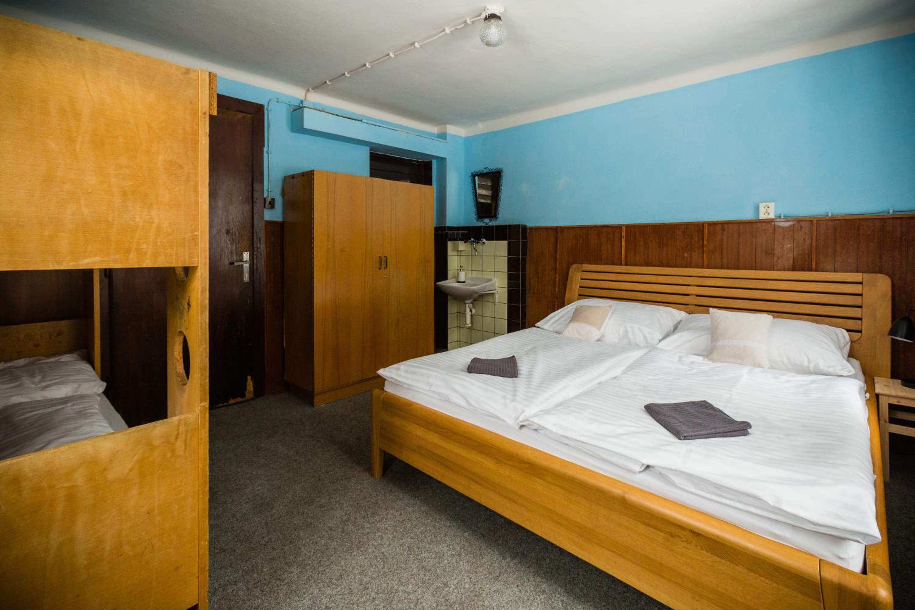 Quadruple Room with Mountain View photo 3